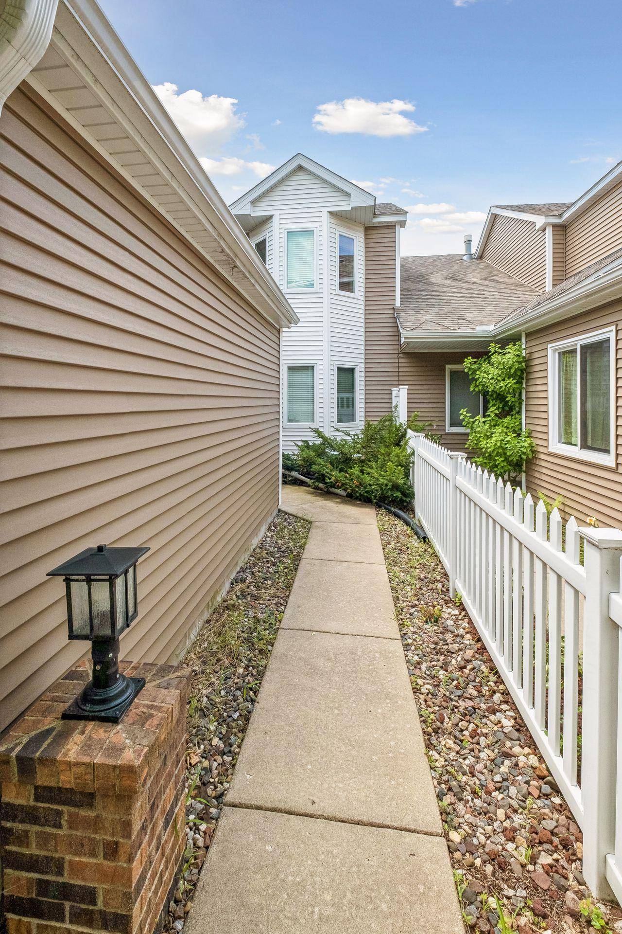 15003 Windemere LN, Burnsville, MN 55306