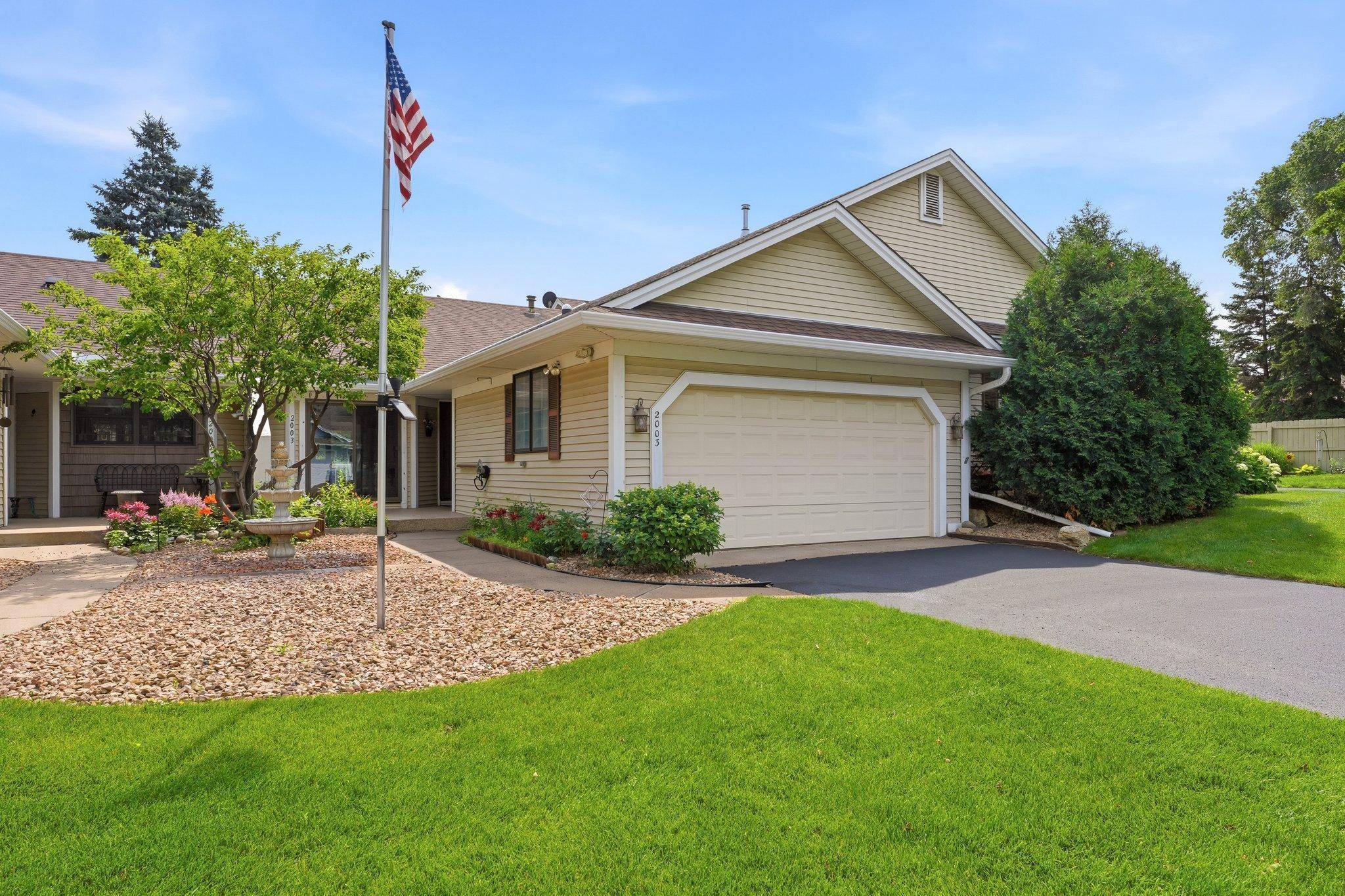 2003 28th AVE NW #103, New Brighton, MN 55112