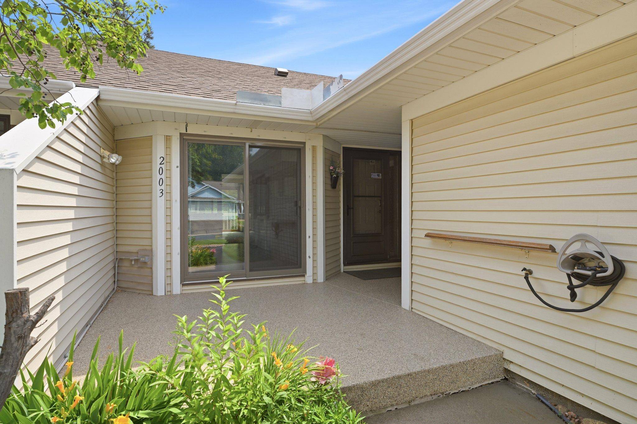 2003 28th AVE NW #103, New Brighton, MN 55112