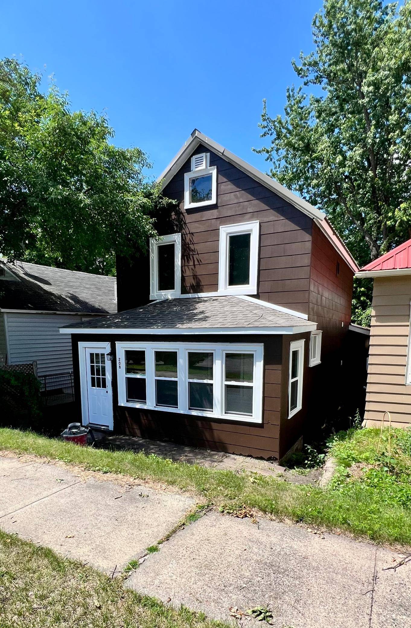 208 6th AVE, Bovey, MN 55709
