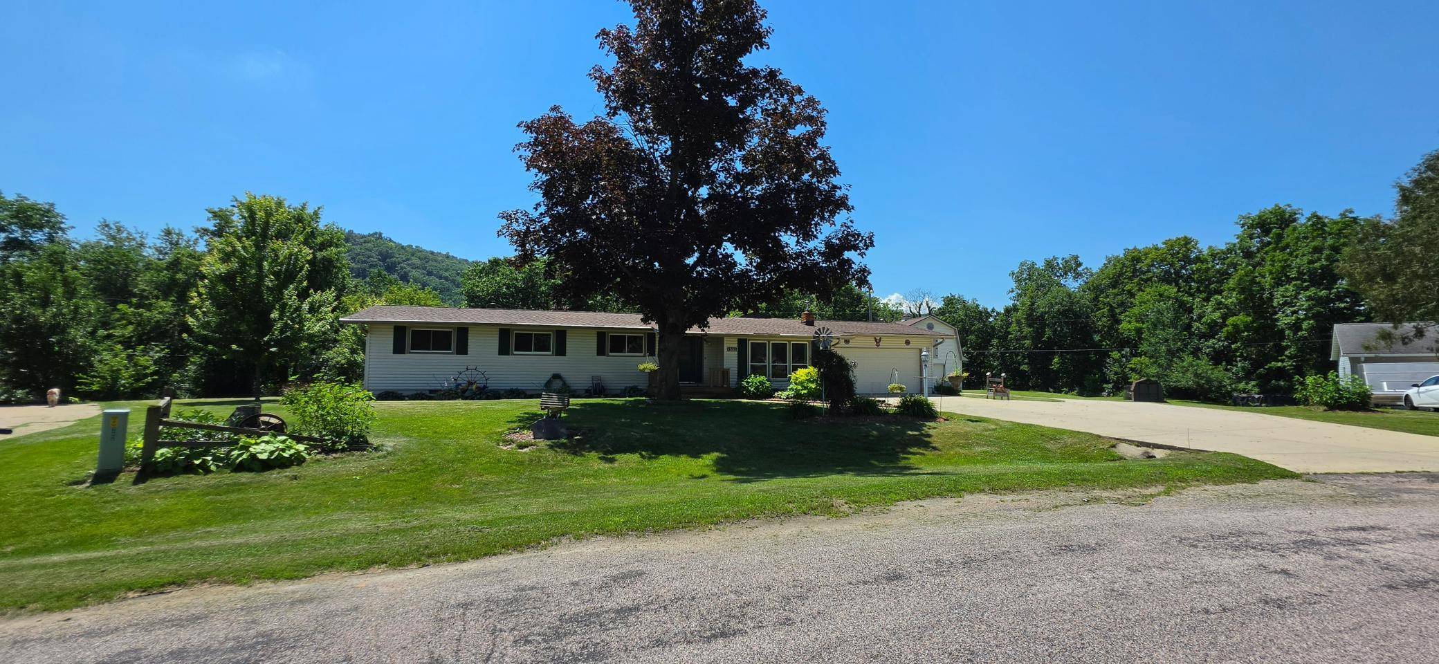 1503 Claudia AVE, La Crescent, MN 55947