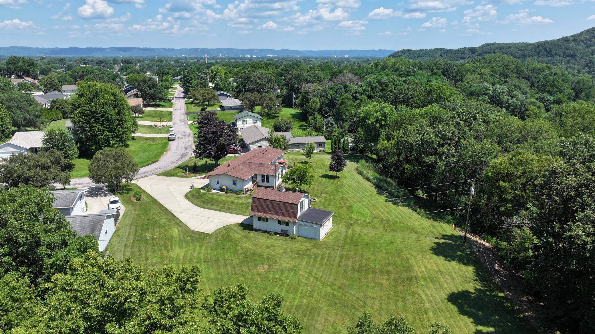 1503 Claudia AVE, La Crescent, MN 55947