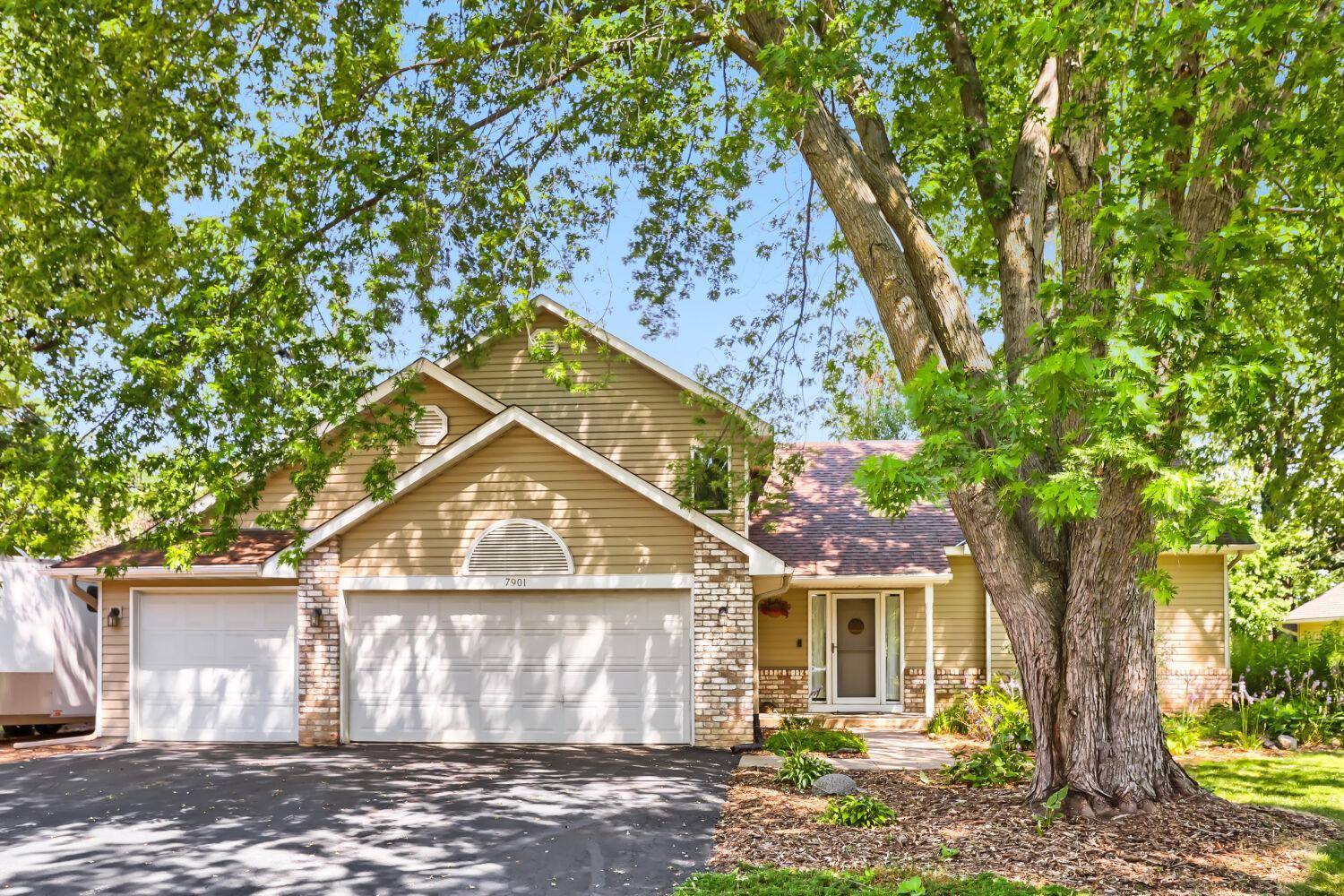 7901 Lilac LN, Victoria, MN 55386