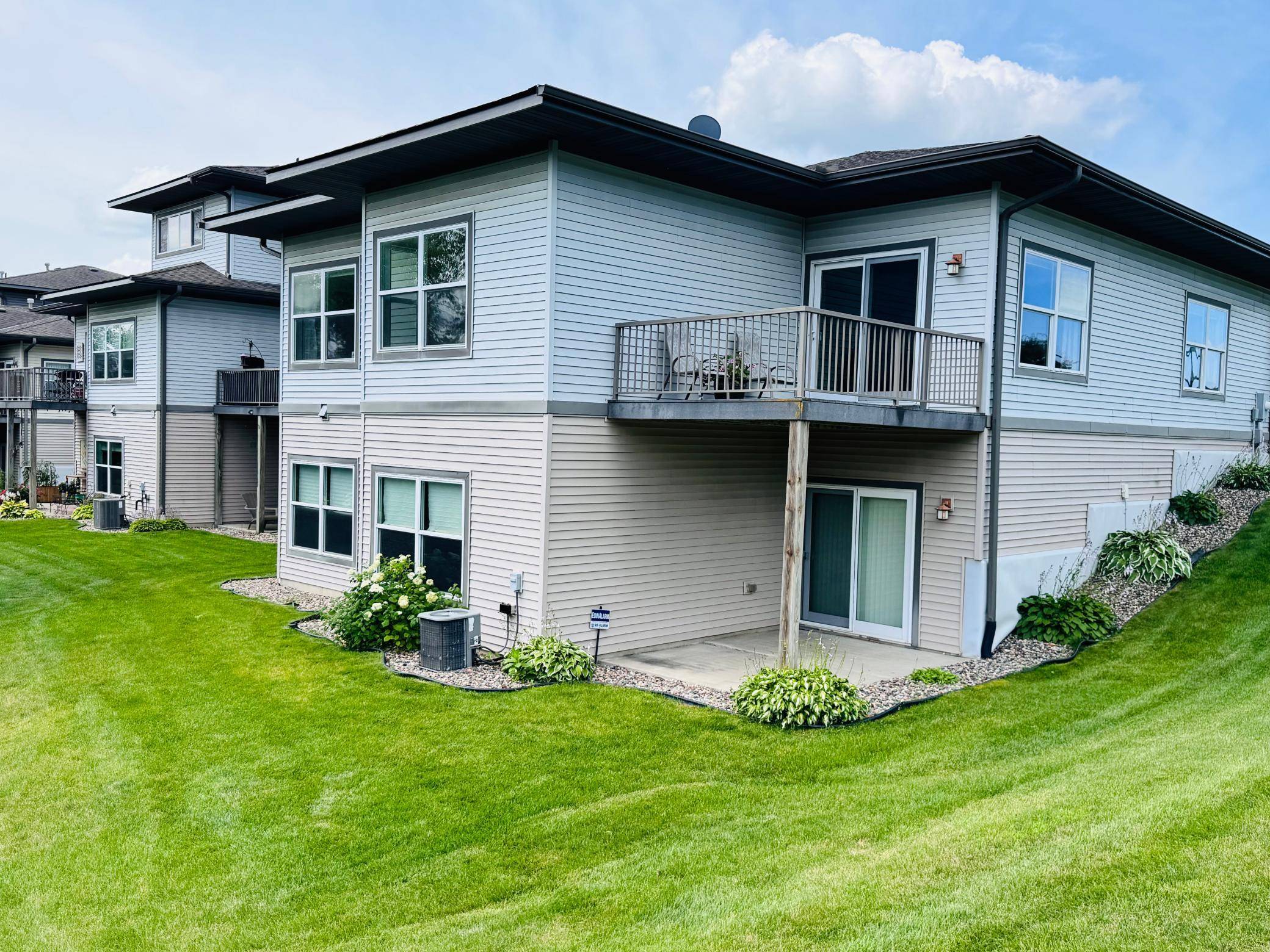 1246 Vernon DR, Carver, MN 55315