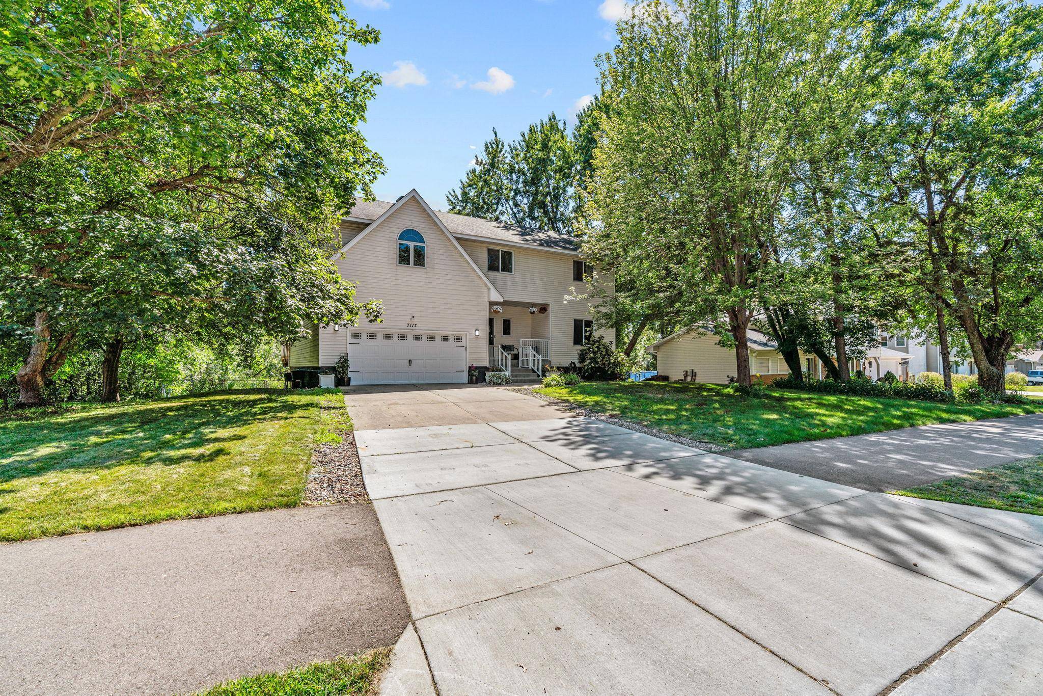 7117 Courtly RD, Woodbury, MN 55125