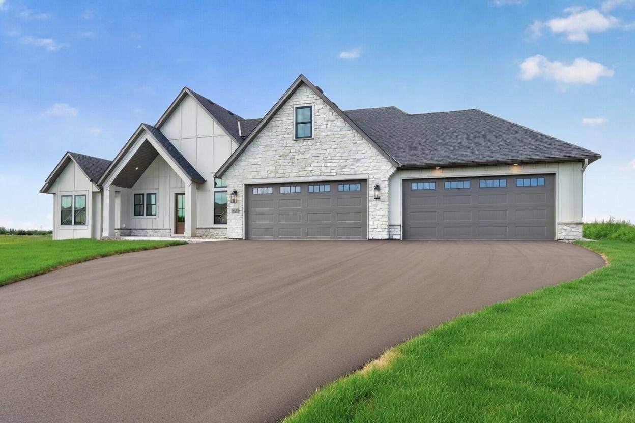 4624 166th AVE NW, Andover, MN 55304