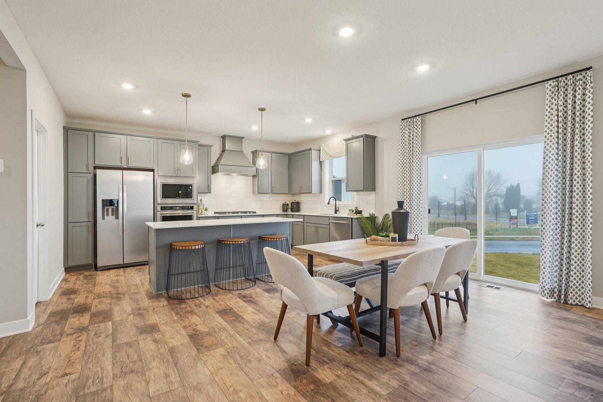 1595 Creekside DR, Shakopee, MN 55379