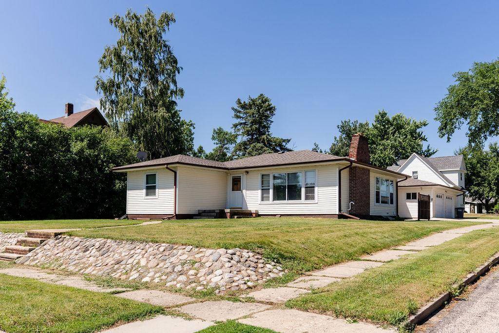 405 6th AVE, Edgeley, ND 58433