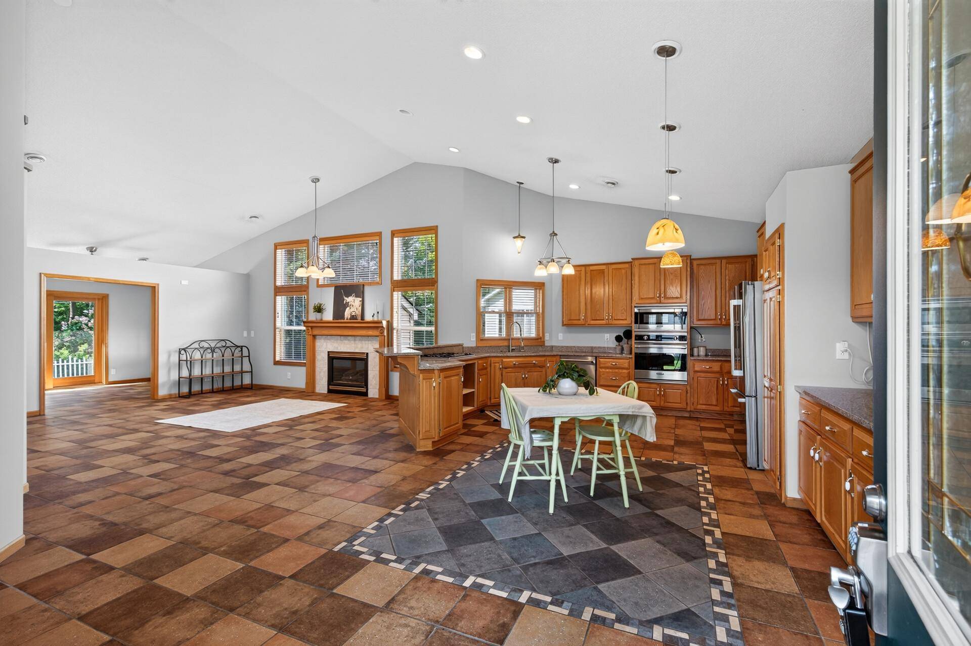6975 Eagle TRL, Centerville, MN 55038