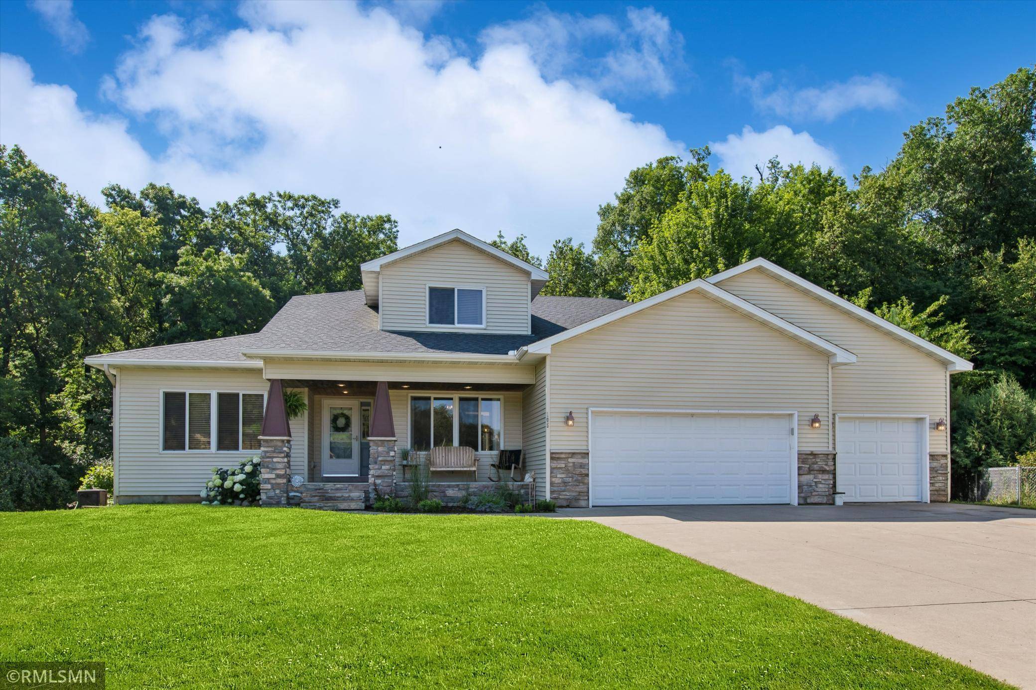 105 Valley CT, Cannon Falls, MN 55009