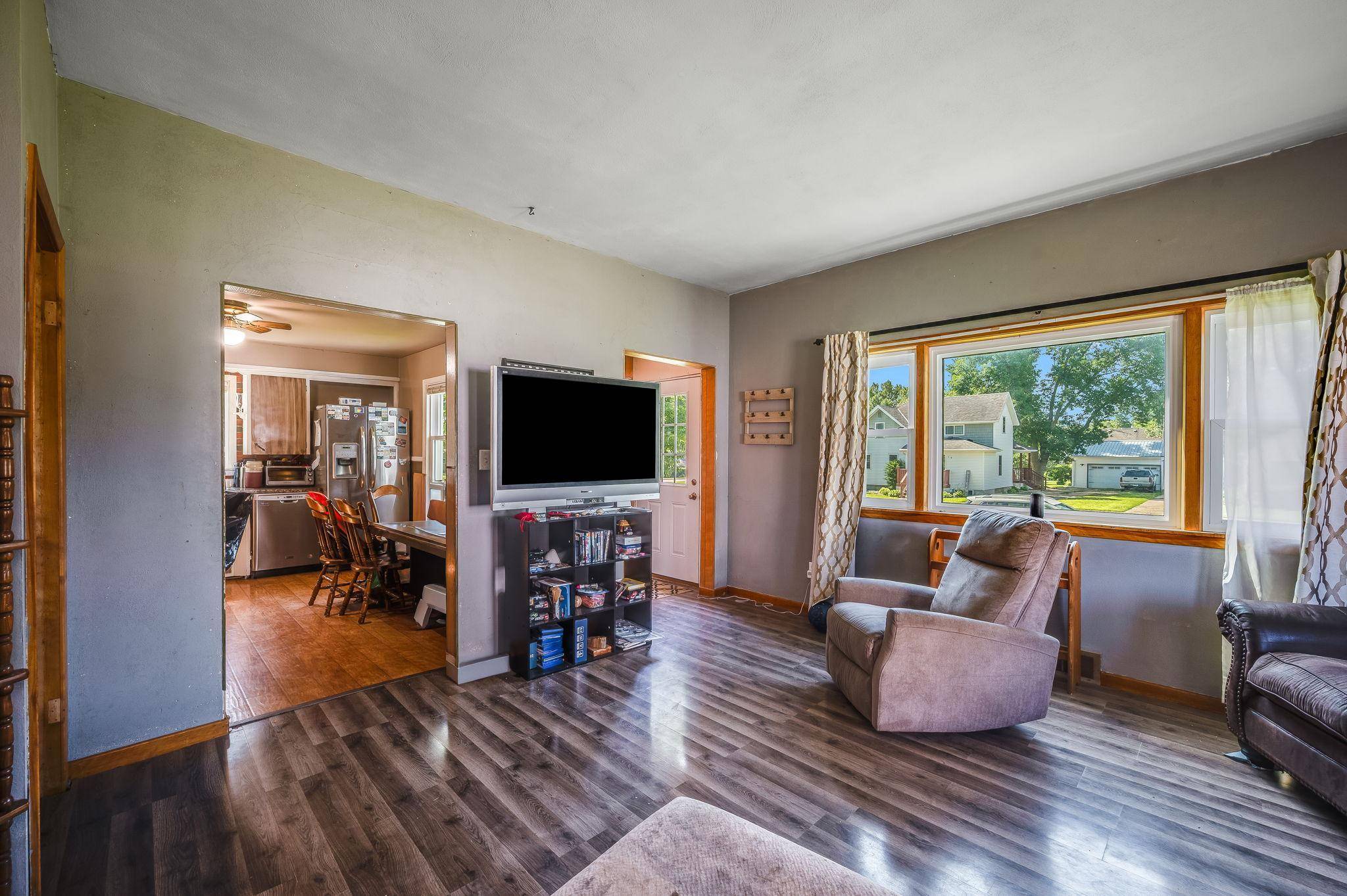 319 E 10th ST, Blue Earth, MN 56013