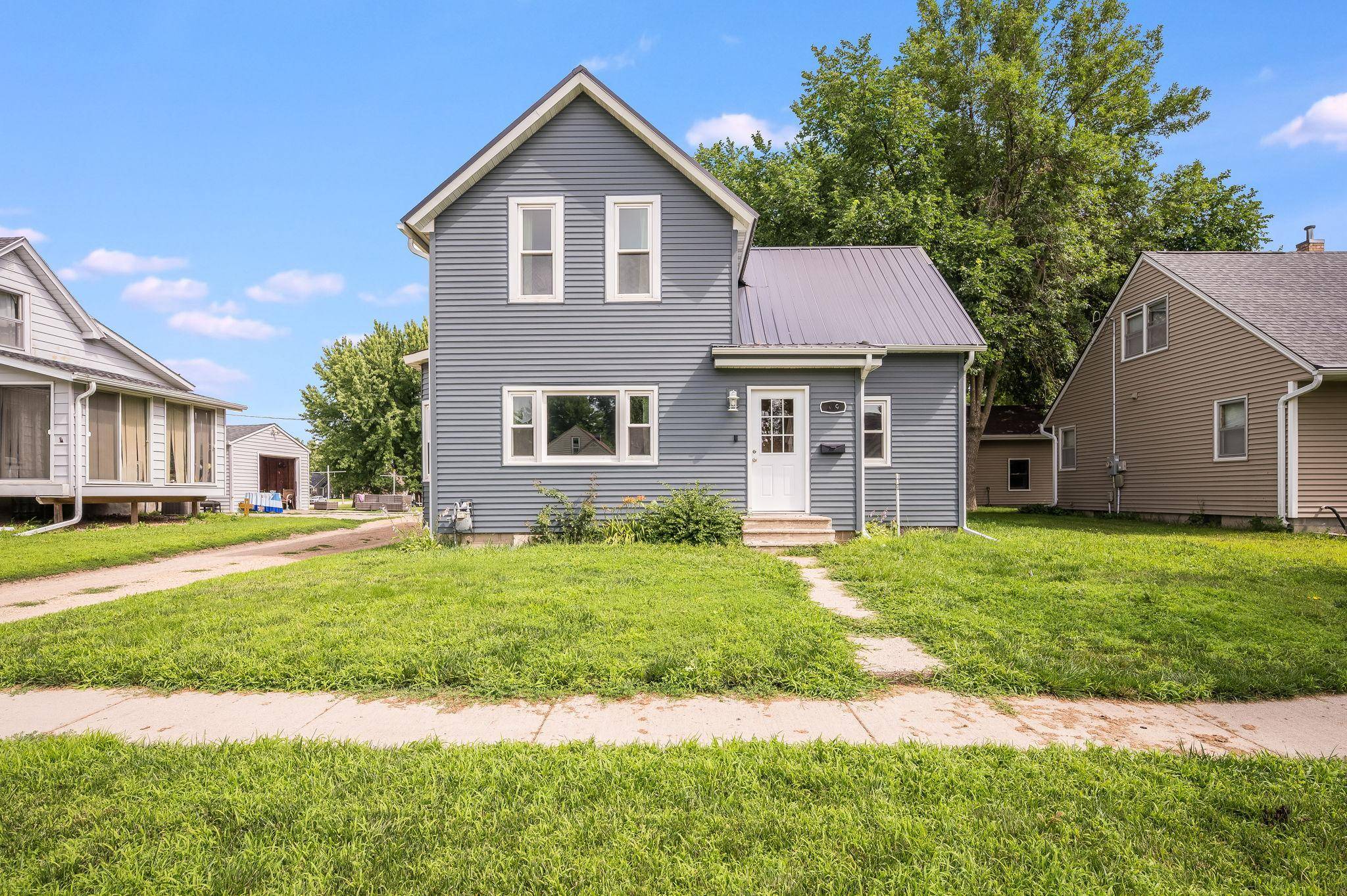 319 E 10th ST, Blue Earth, MN 56013