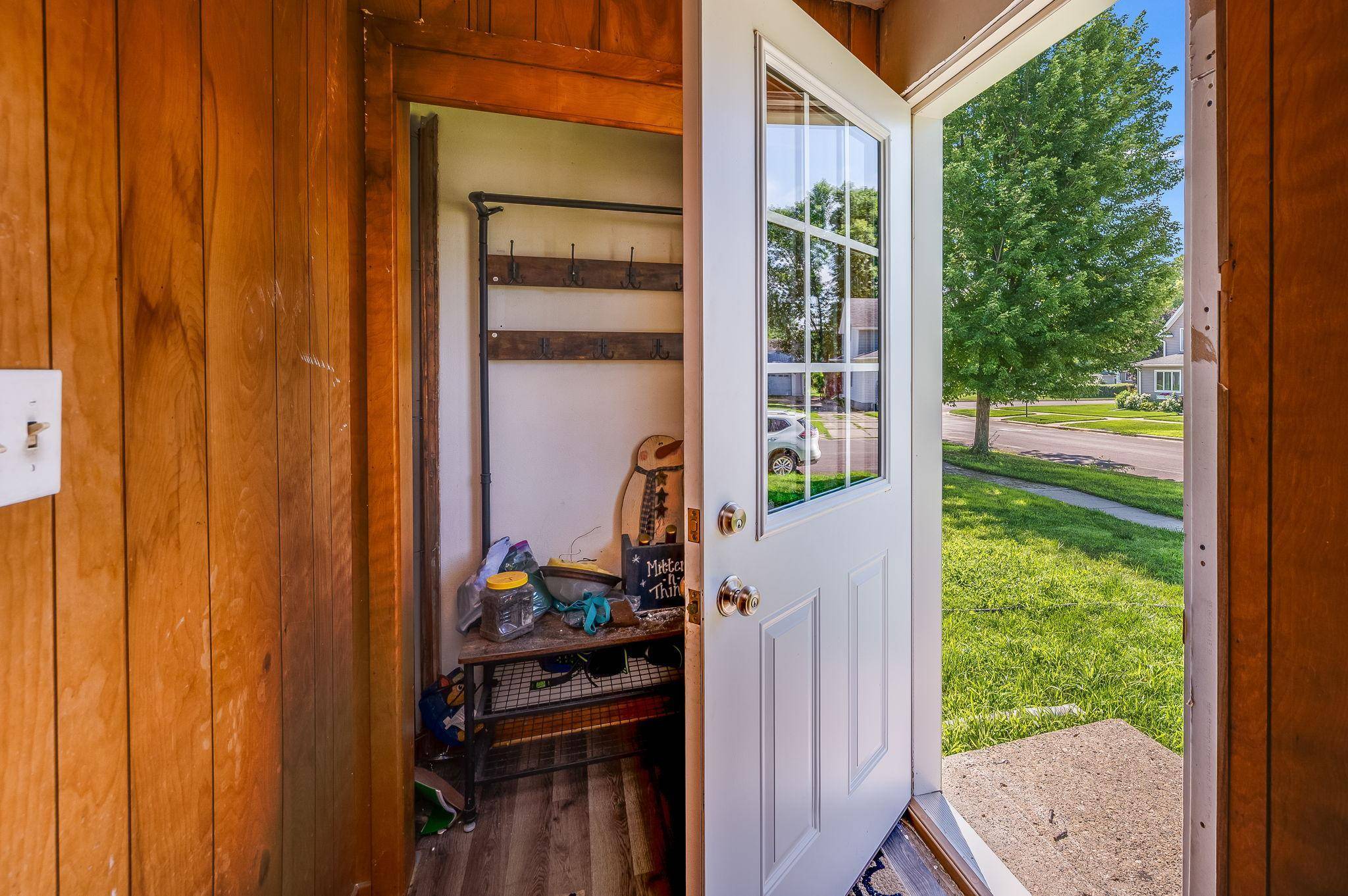 319 E 10th ST, Blue Earth, MN 56013