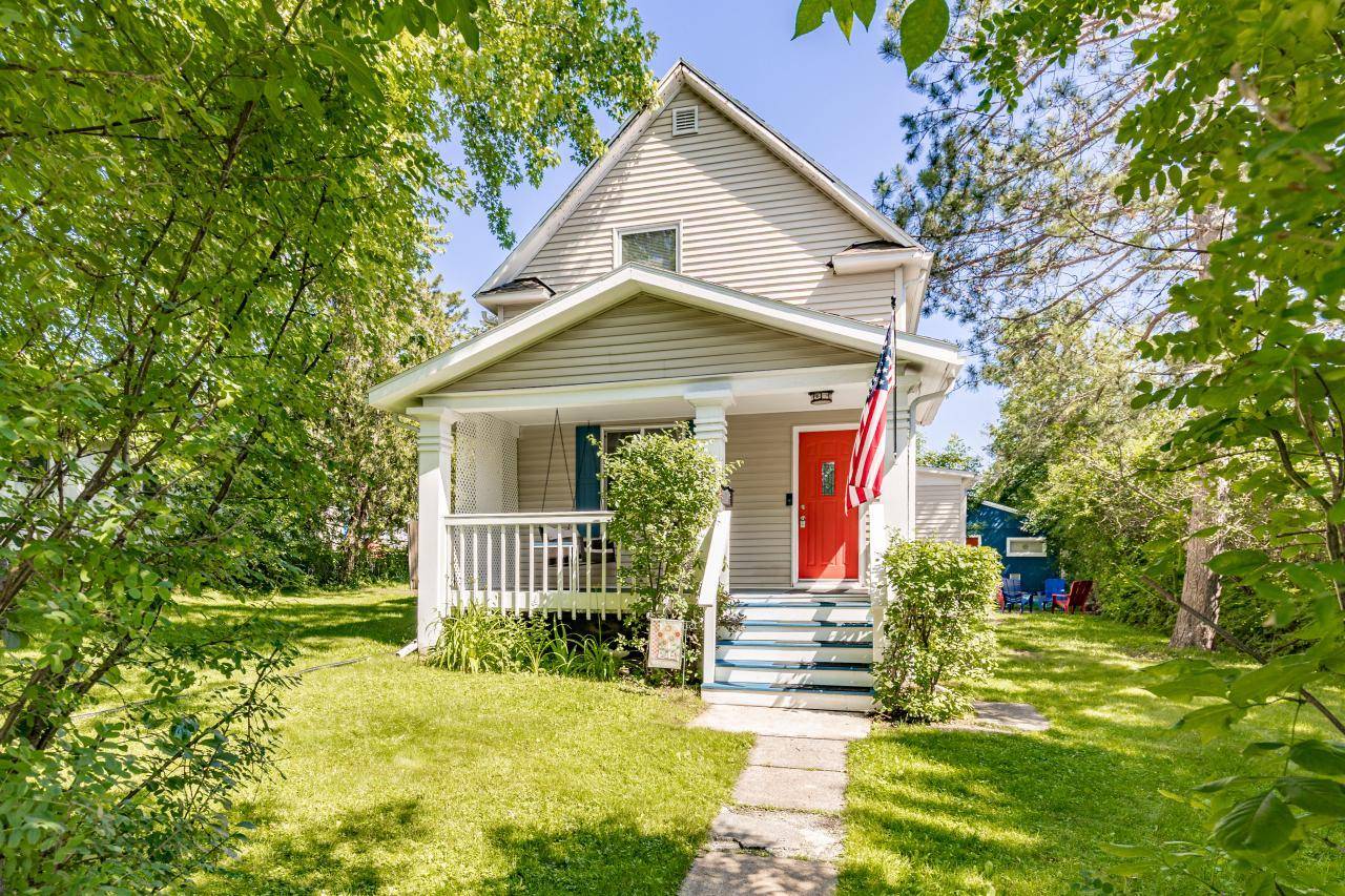 523 1st ST, Duluth, MN 55810