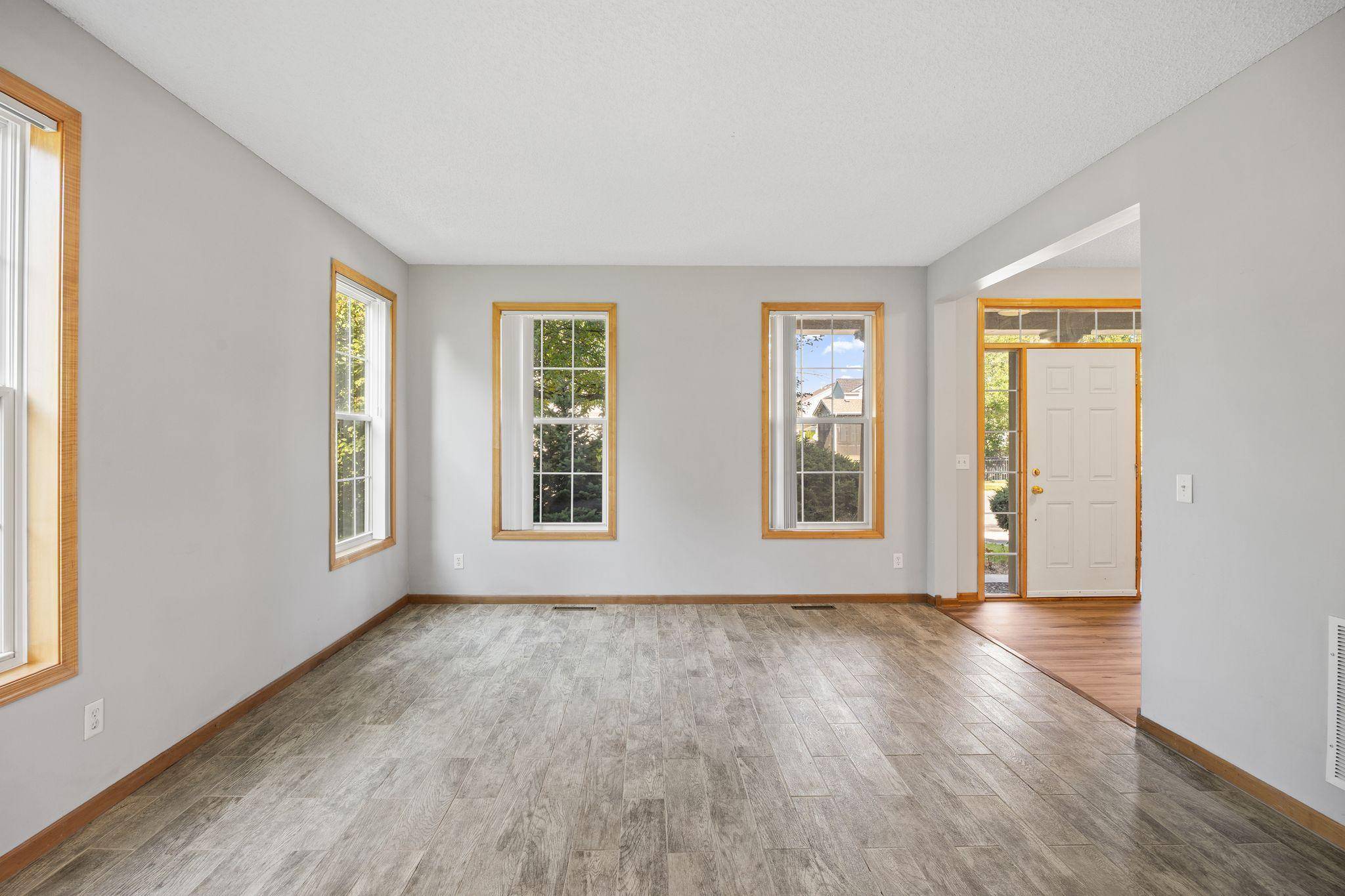 1893 Clover Meadow DR, Chaska, MN 55318