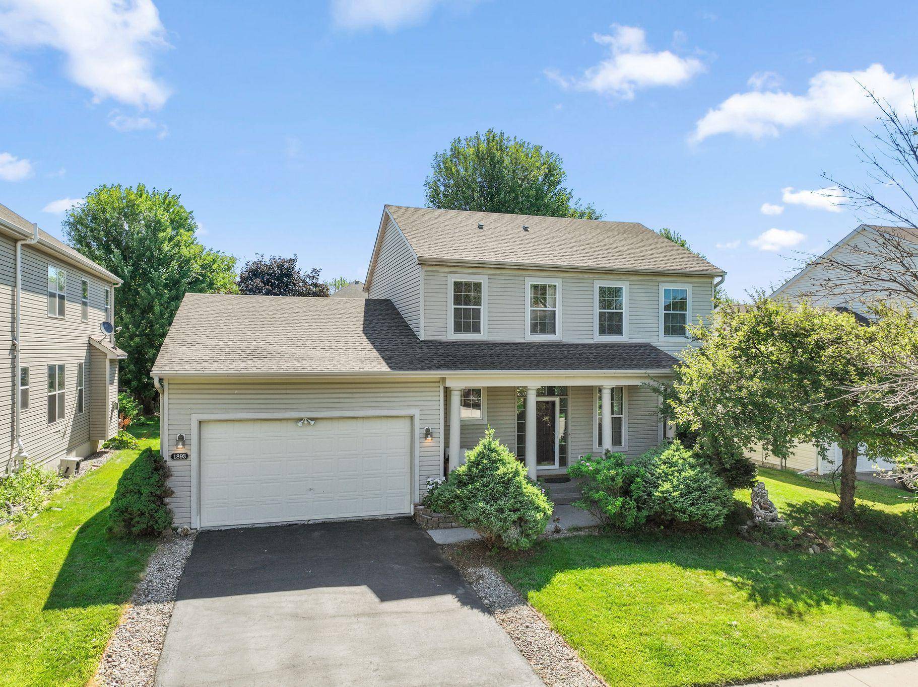 1893 Clover Meadow DR, Chaska, MN 55318