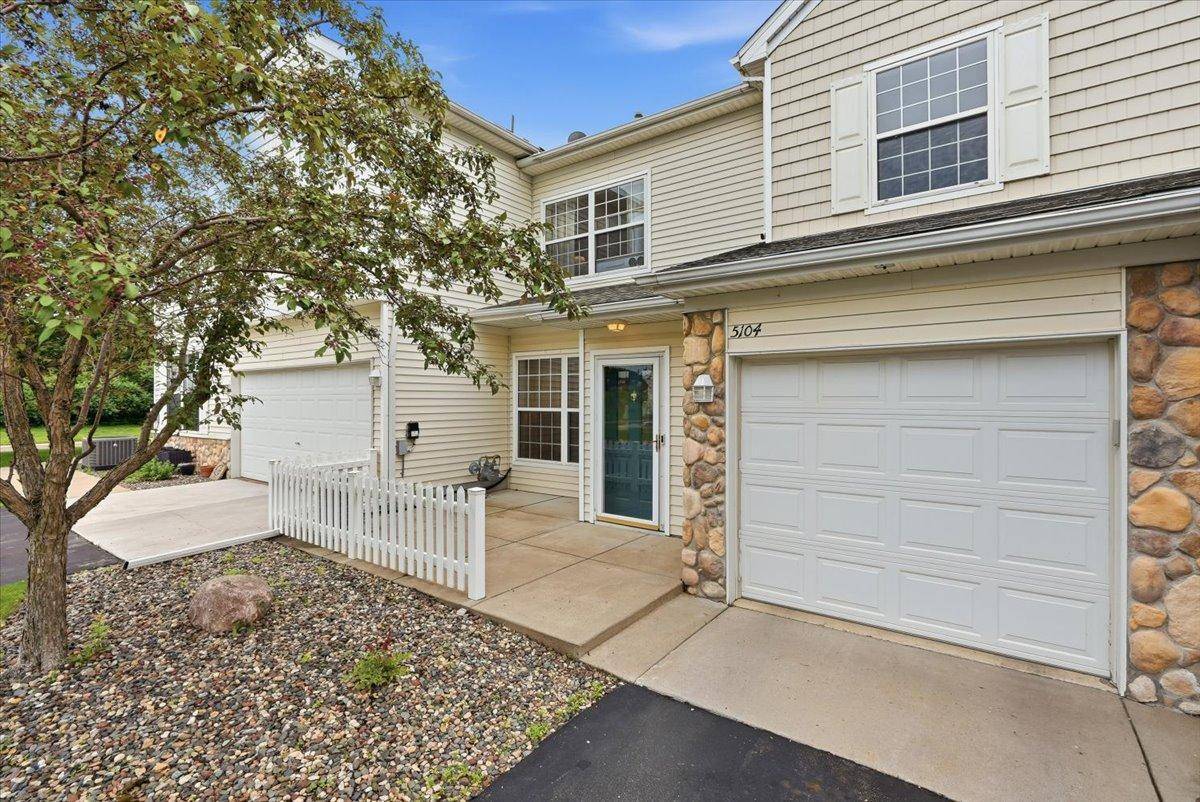 5104 Oriole DR, Farmington, MN 55024