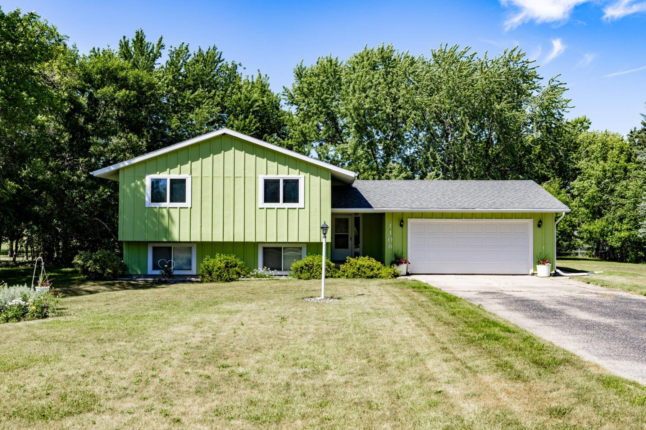 1108 62nd AVE N, Moorhead, MN 56560