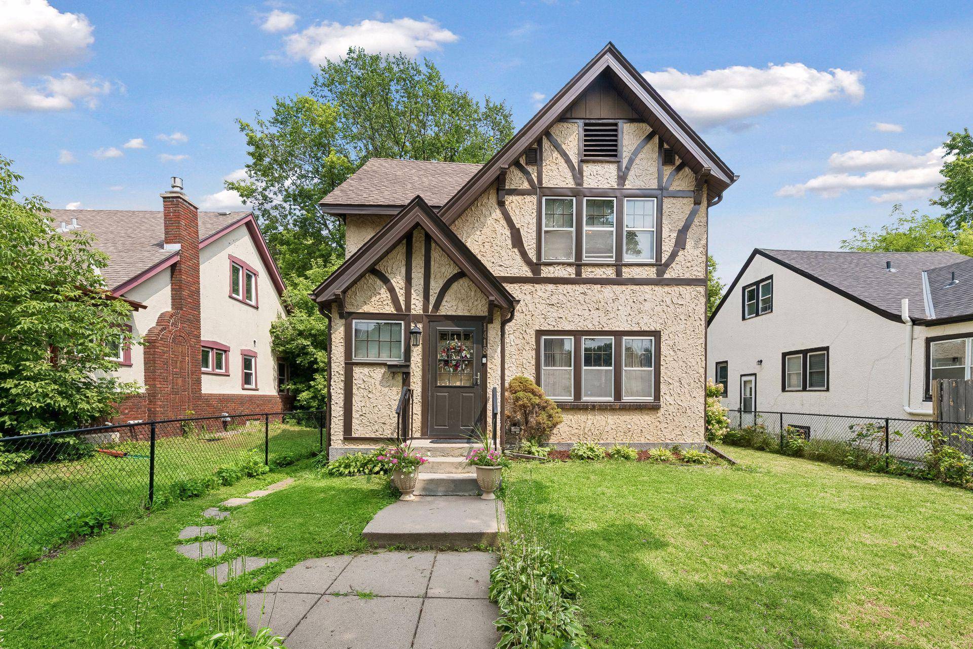1418 Queen AVE N, Minneapolis, MN 55411