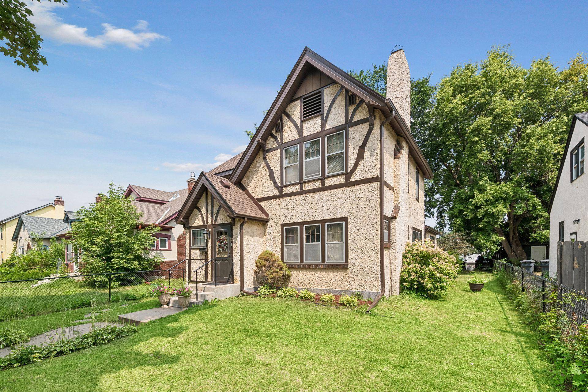 1418 Queen AVE N, Minneapolis, MN 55411