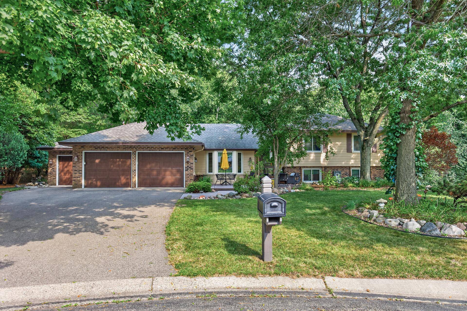 7501 W 84th ST, Bloomington, MN 55438