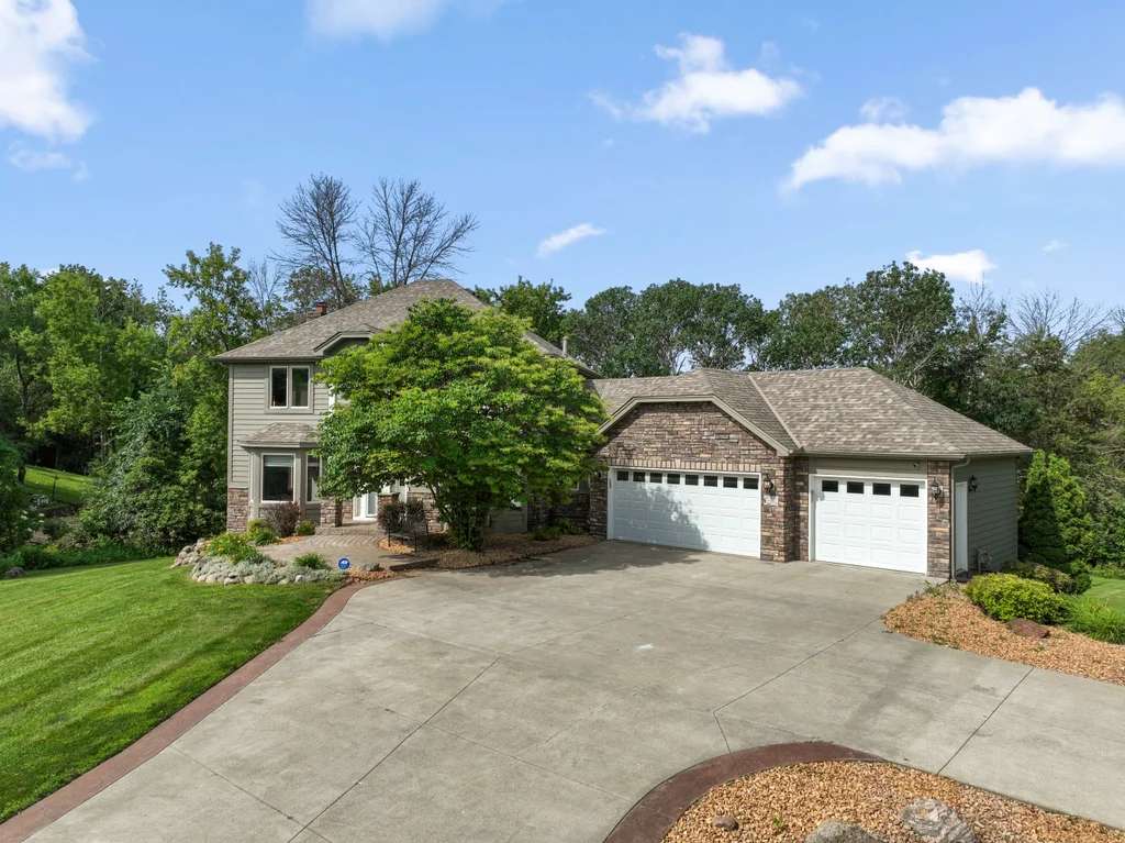 22530 Forest Ridge DR, Lakeville, MN 55044