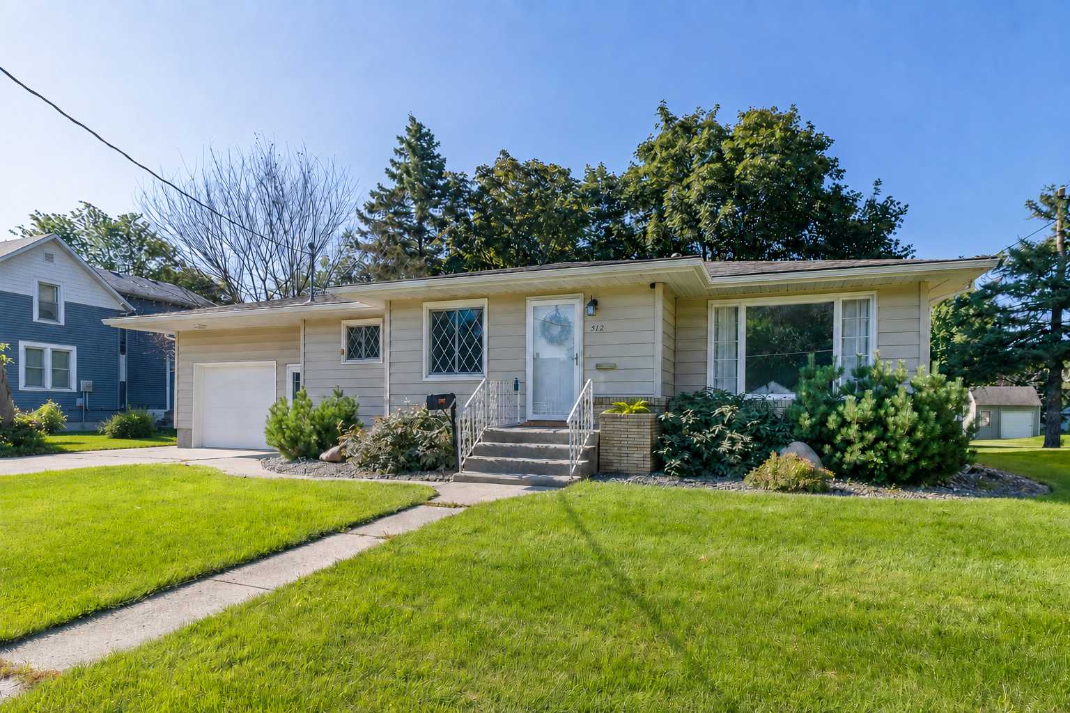 312 9th AVE SE, Waseca, MN 56093