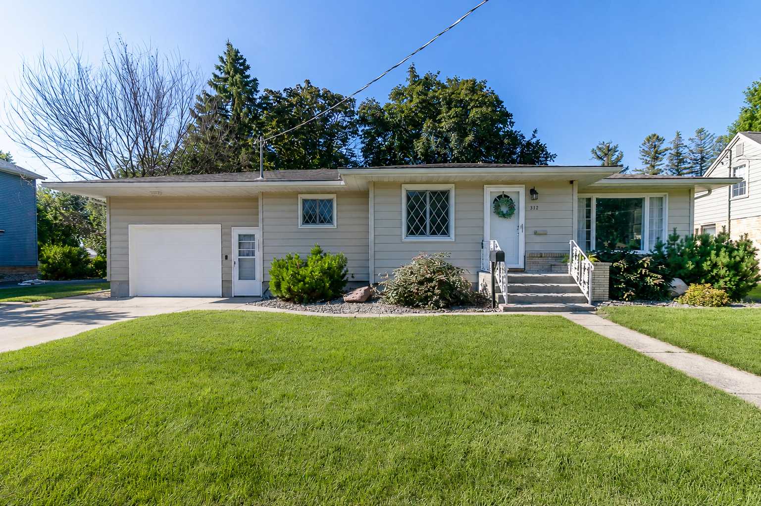 312 9th AVE SE, Waseca, MN 56093