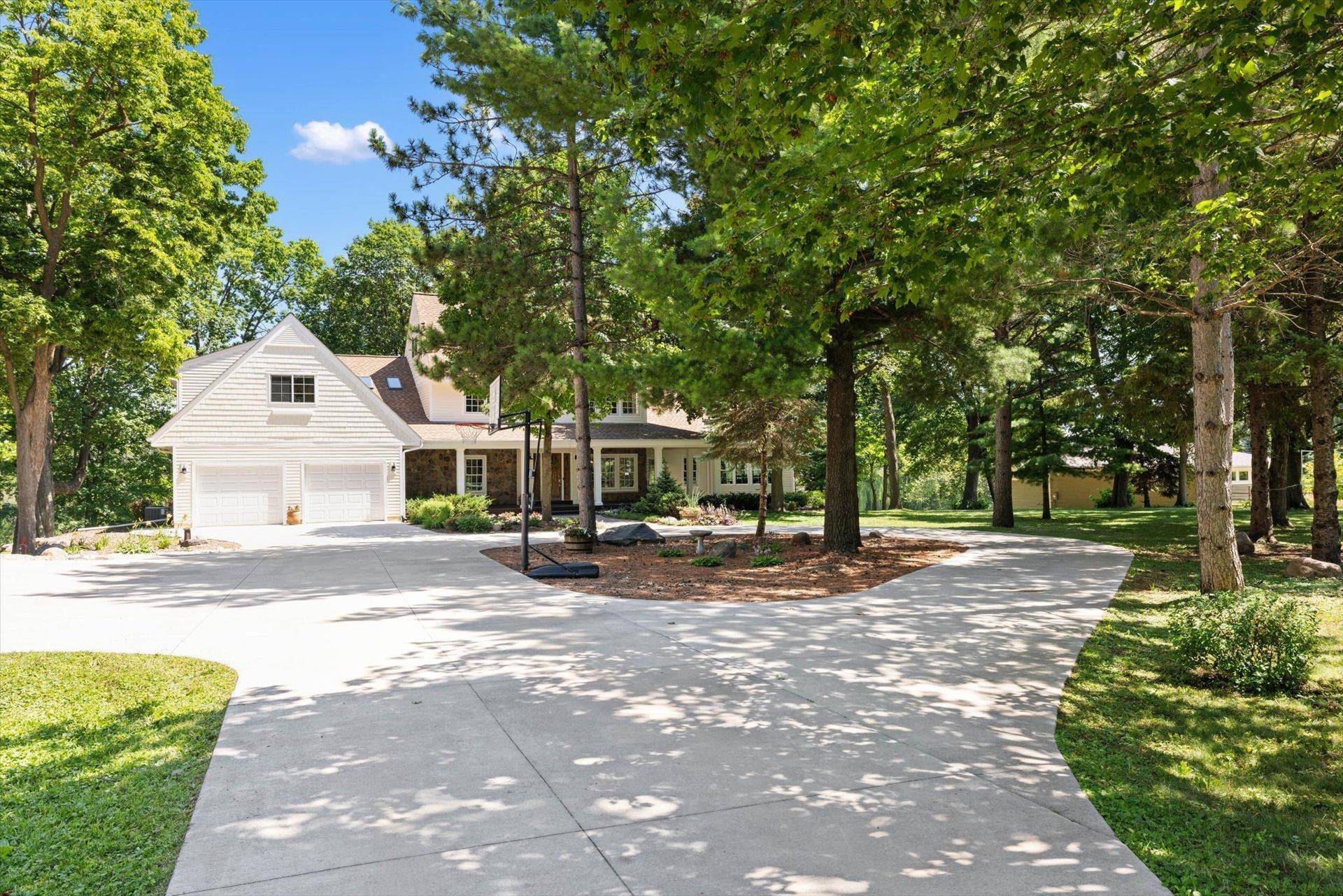 612 Nelson RD, Independence, MN 55359
