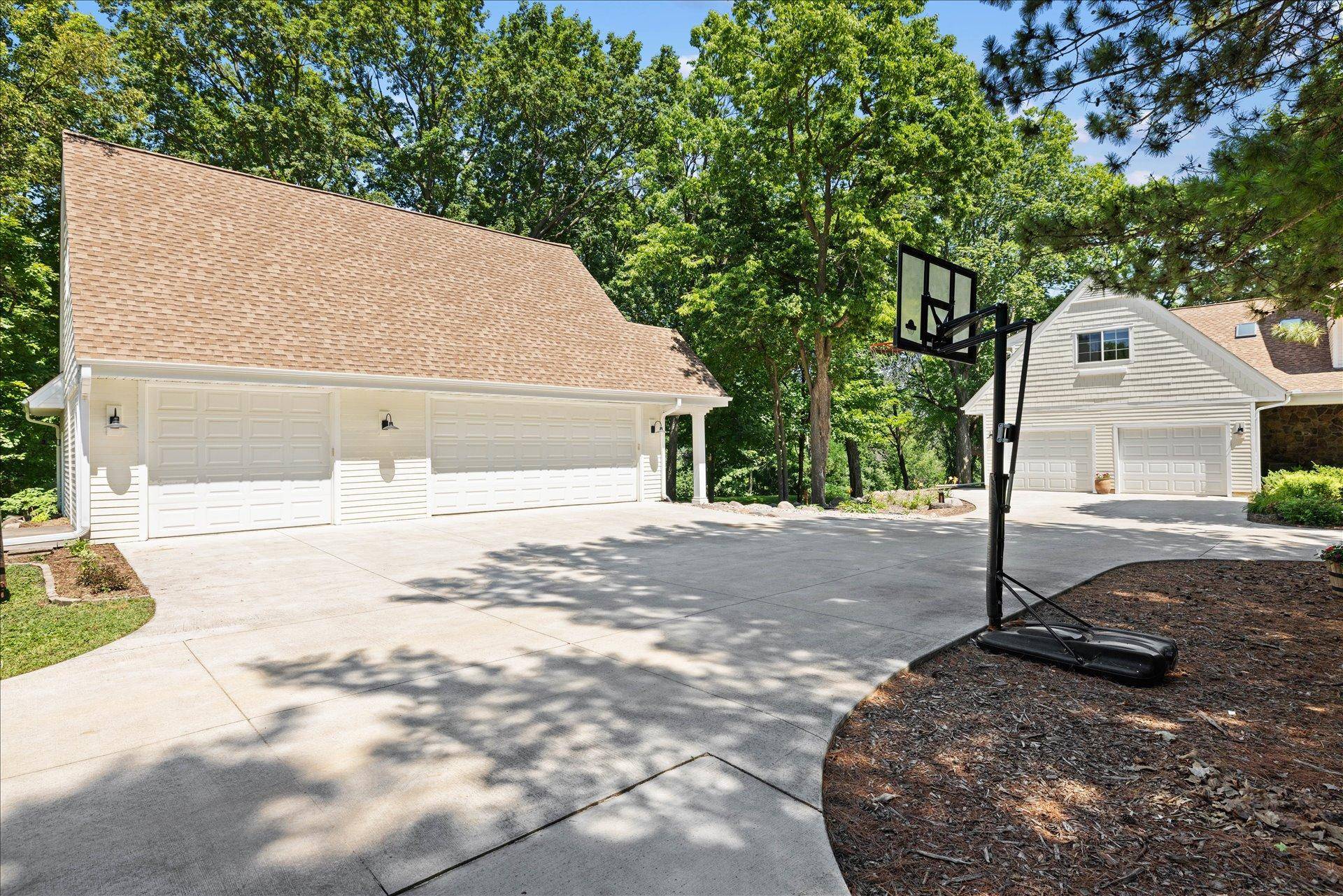 612 Nelson RD, Independence, MN 55359