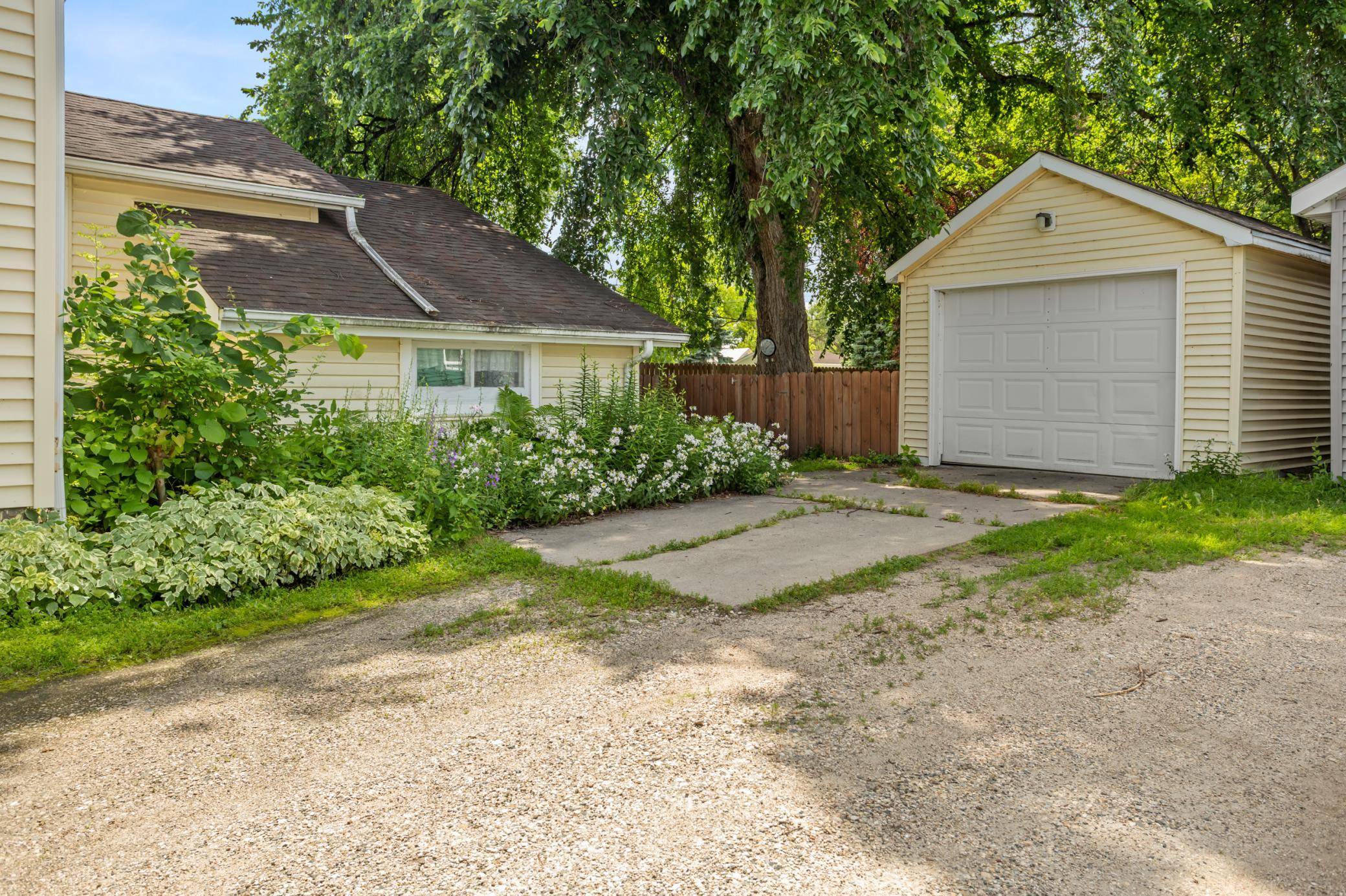 527 1st ST N, Wahpeton, ND 58075