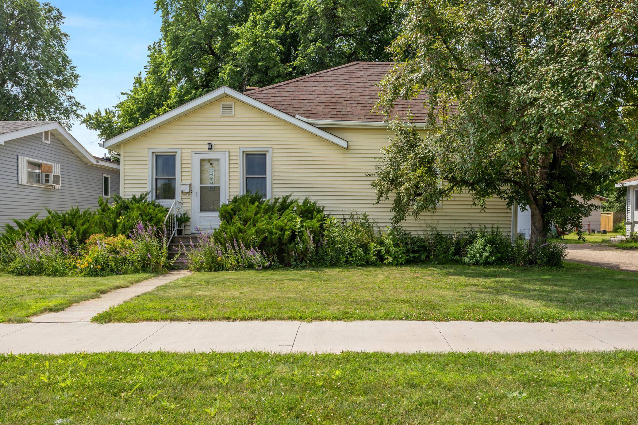 527 1st ST N, Wahpeton, ND 58075