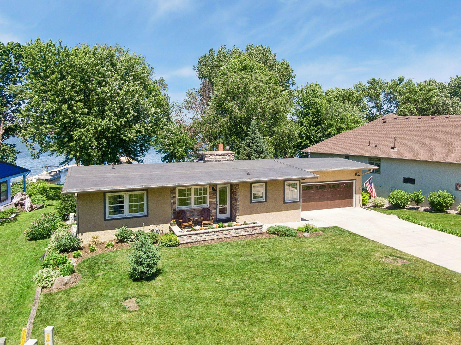 2760 S Shore DR, Prior Lake, MN 55372