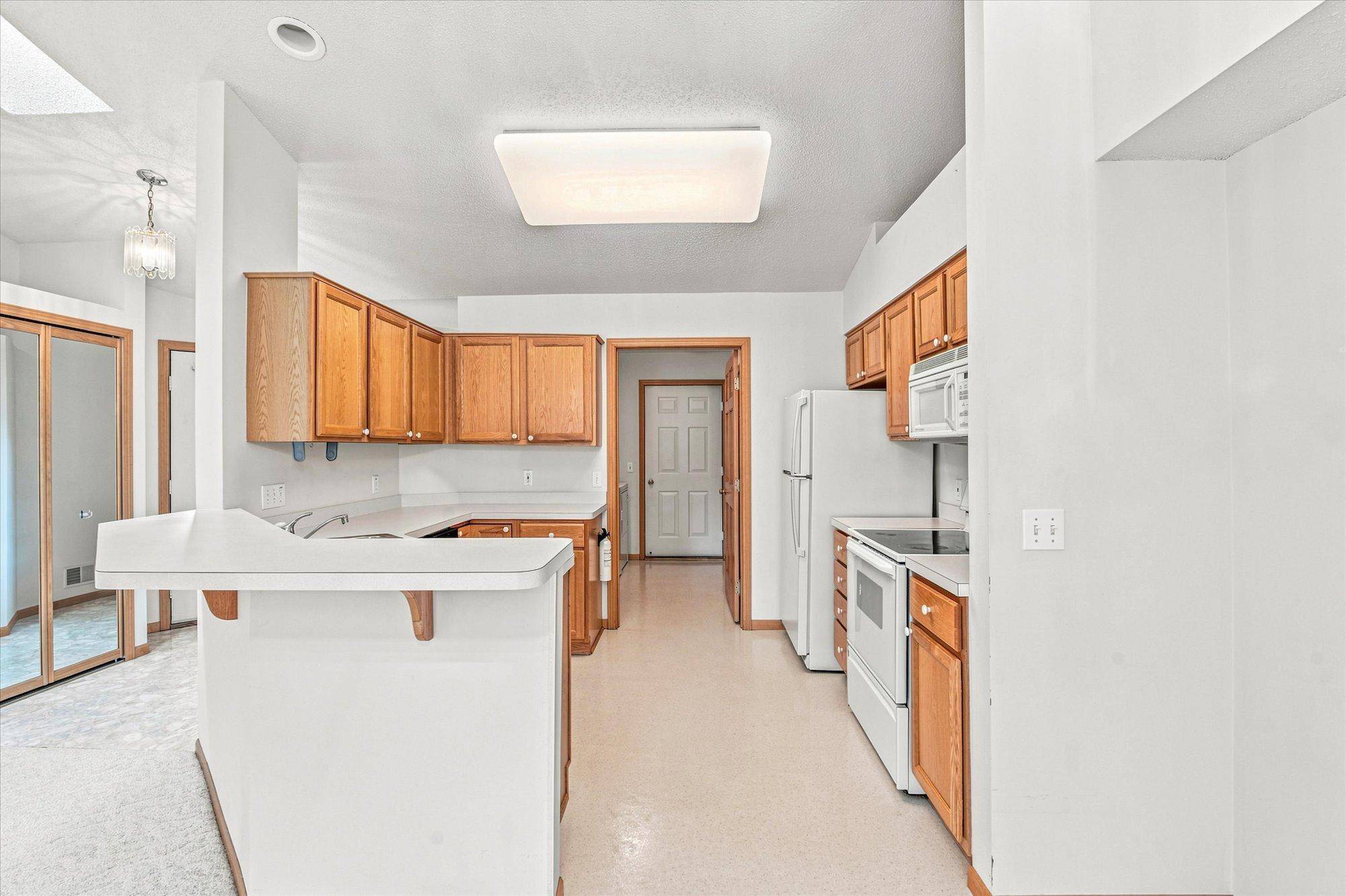 7588 Ojibway Park Bay, Woodbury, MN 55125