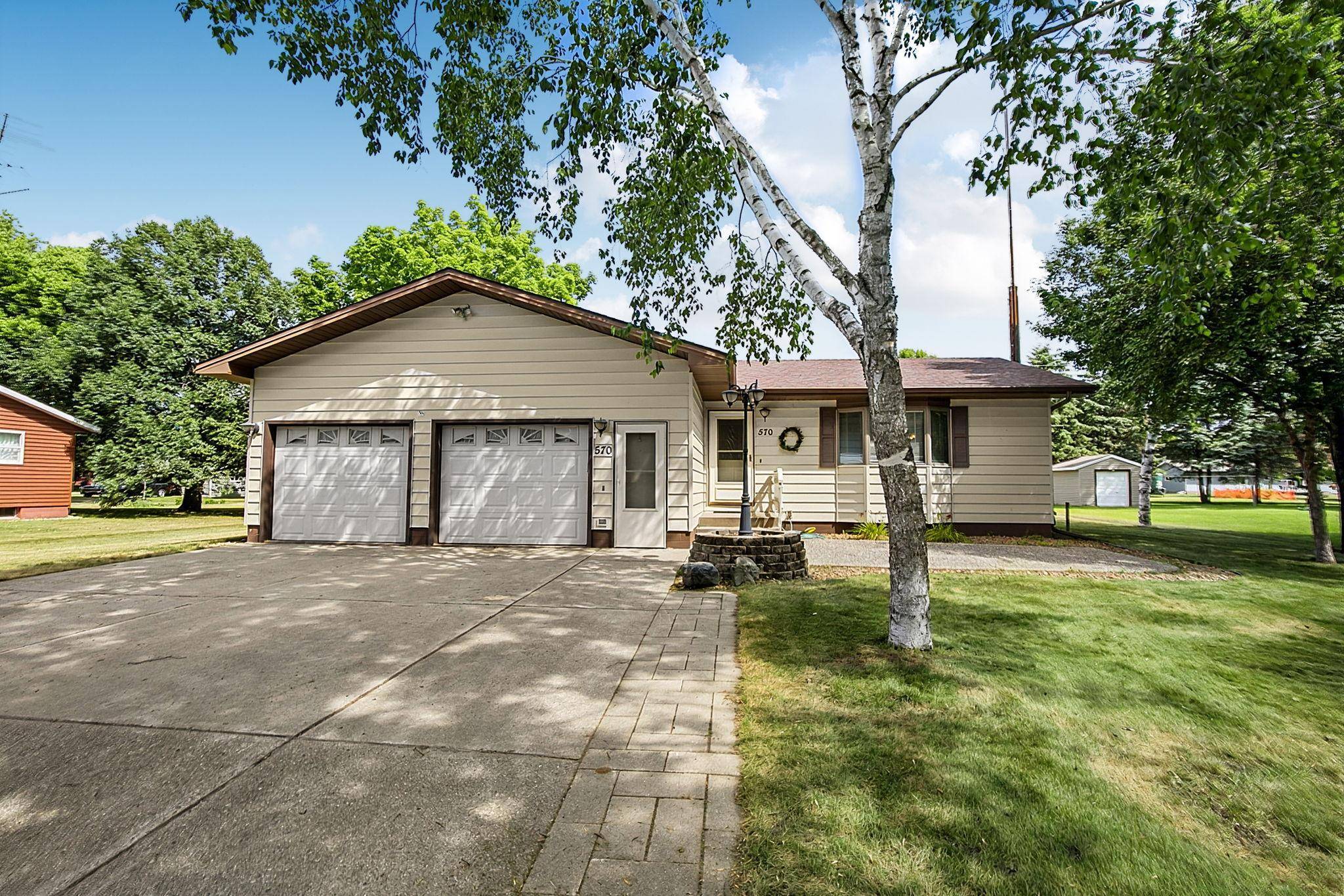 570 3rd ST NW, Richmond, MN 56368