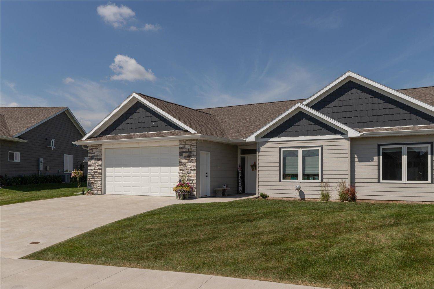162 Sandstone DR NW, Eyota, MN 55934