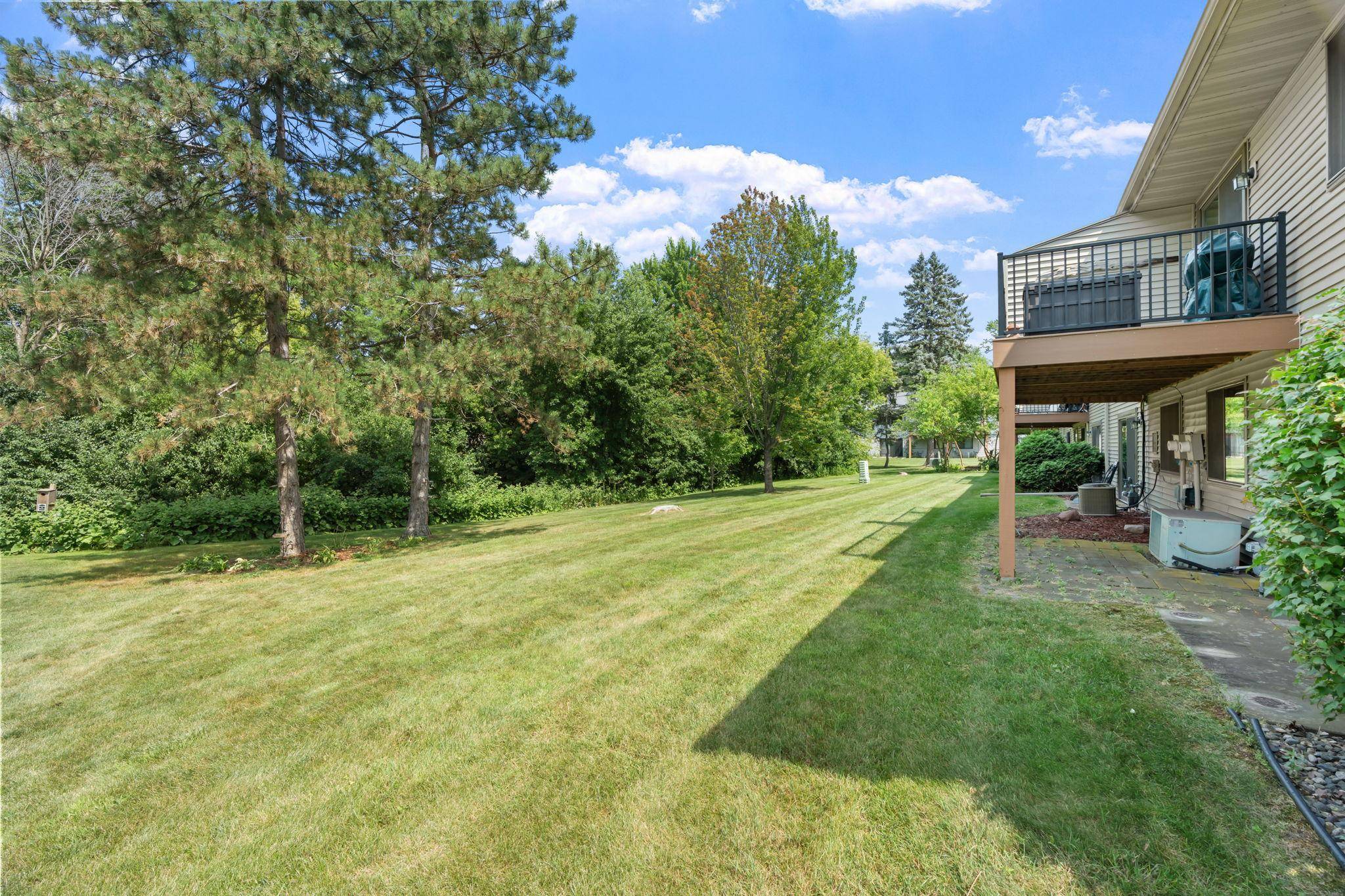 903 Shirlee LN, Shoreview, MN 55126