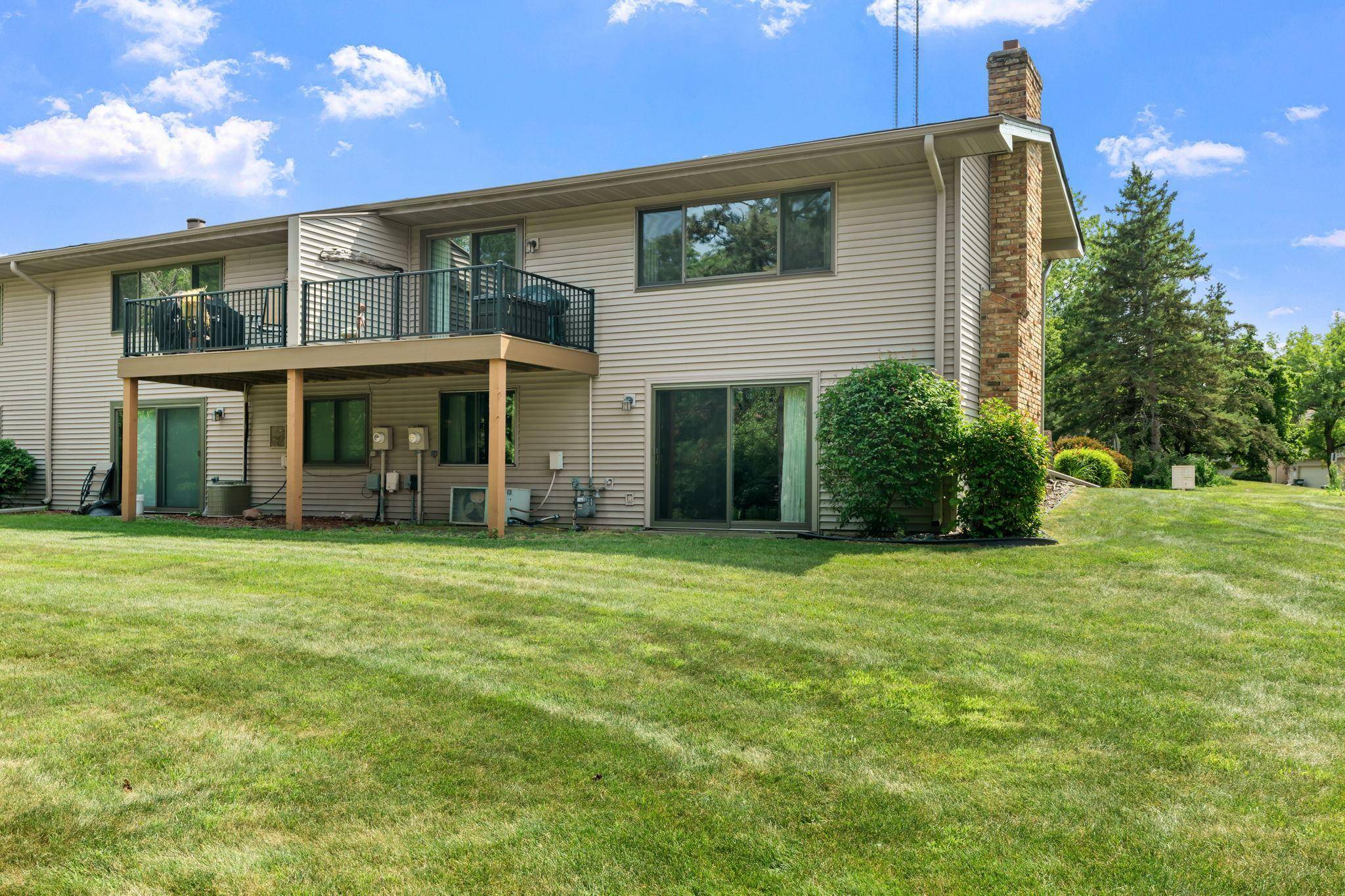 903 Shirlee LN, Shoreview, MN 55126