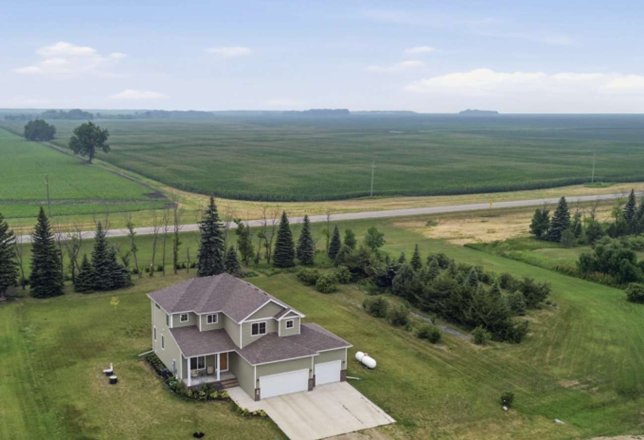 605 Sheyenne DR, Abercrombie, ND 58001