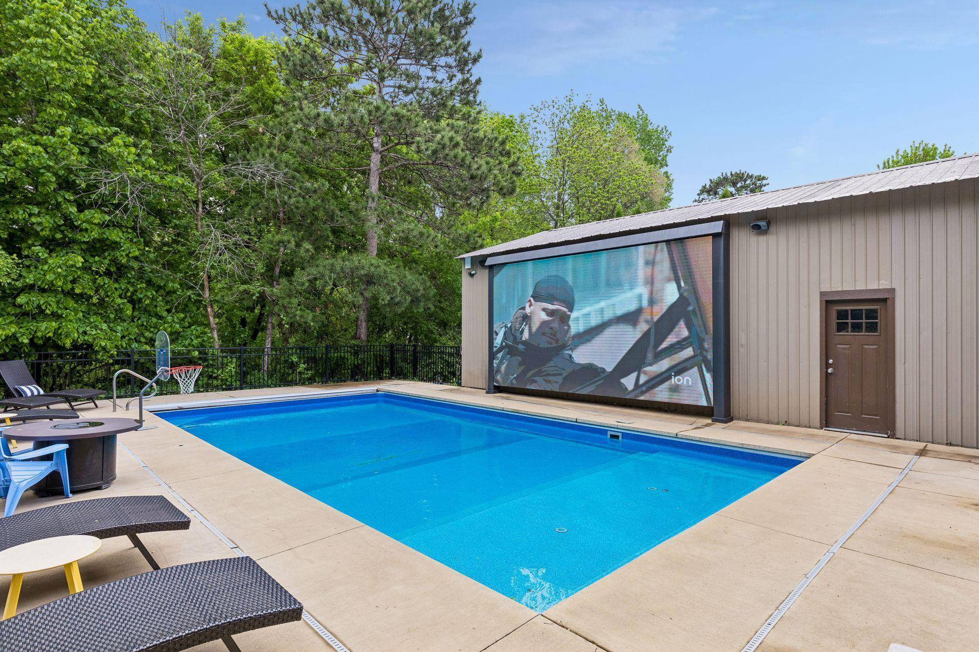 2900 Skyline DR, Eagan, MN 55121