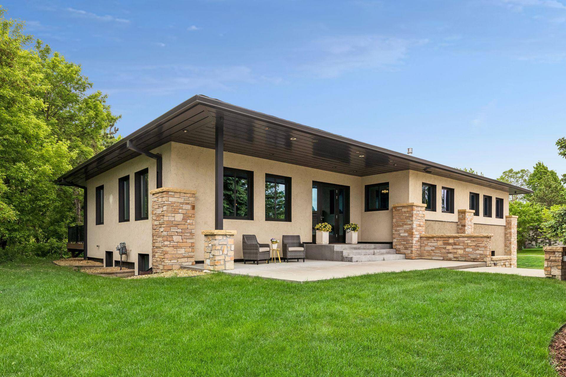 2900 Skyline DR, Eagan, MN 55121