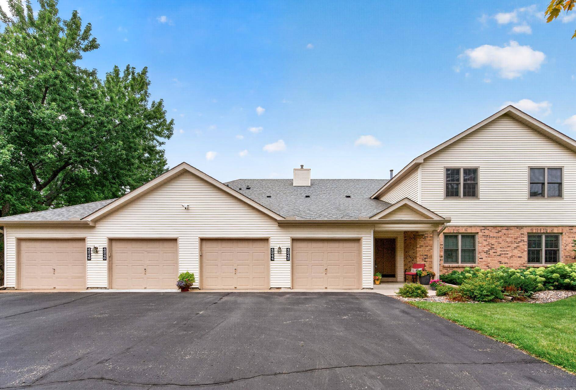 4248 Oakmede LN #97A, White Bear Lake, MN 55110