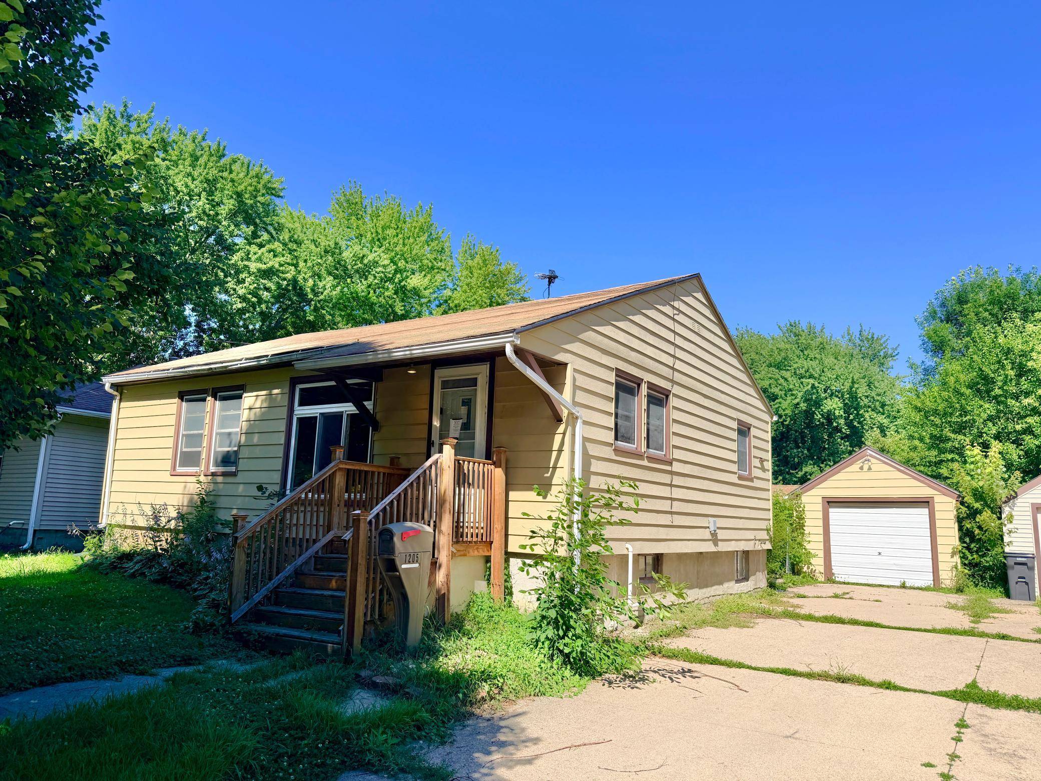 1205 James AVE, Albert Lea, MN 56007