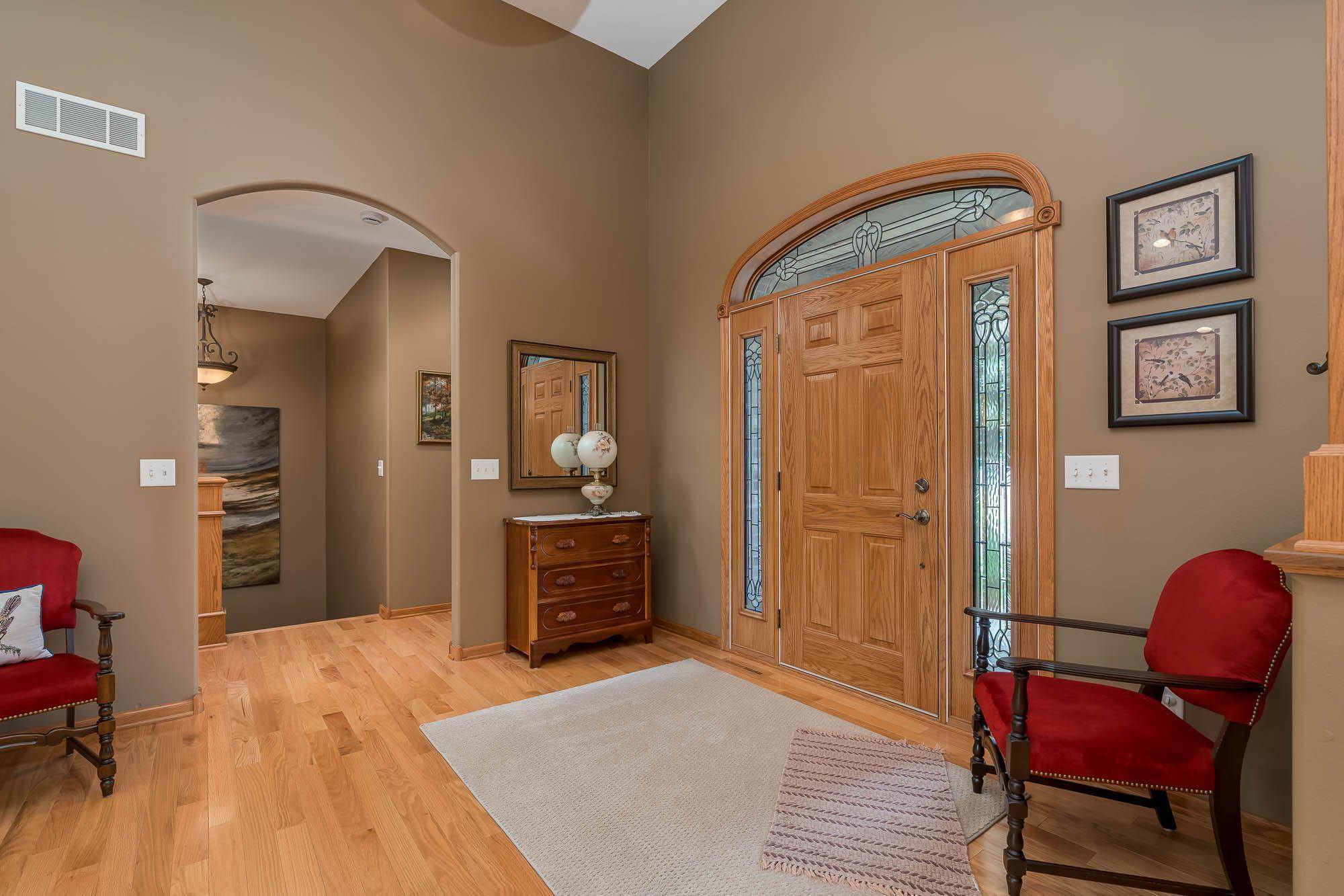 117 Grovebrook DR, Mankato, MN 56001