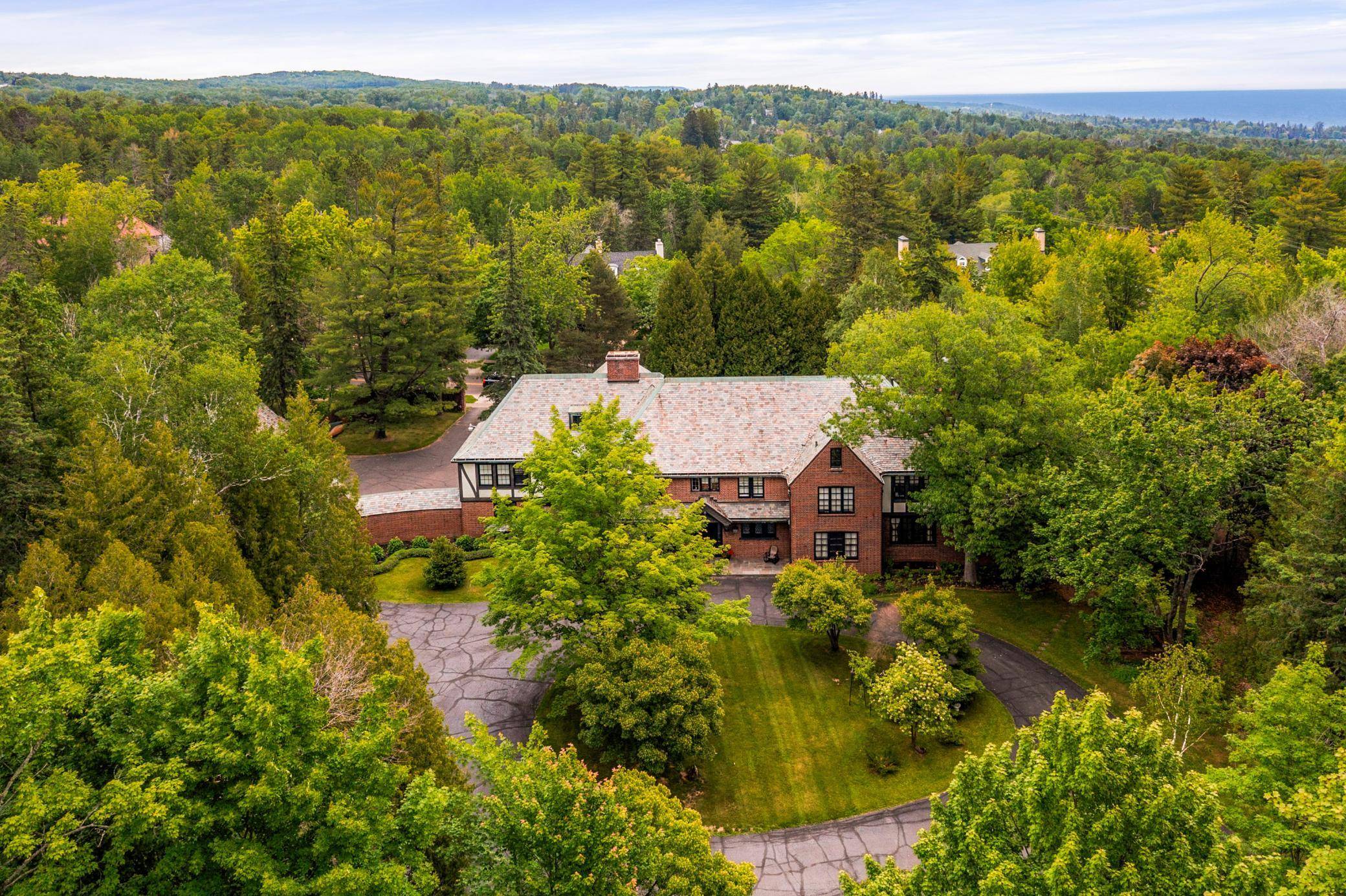 415 N Hawthorne RD, Duluth, MN 55812