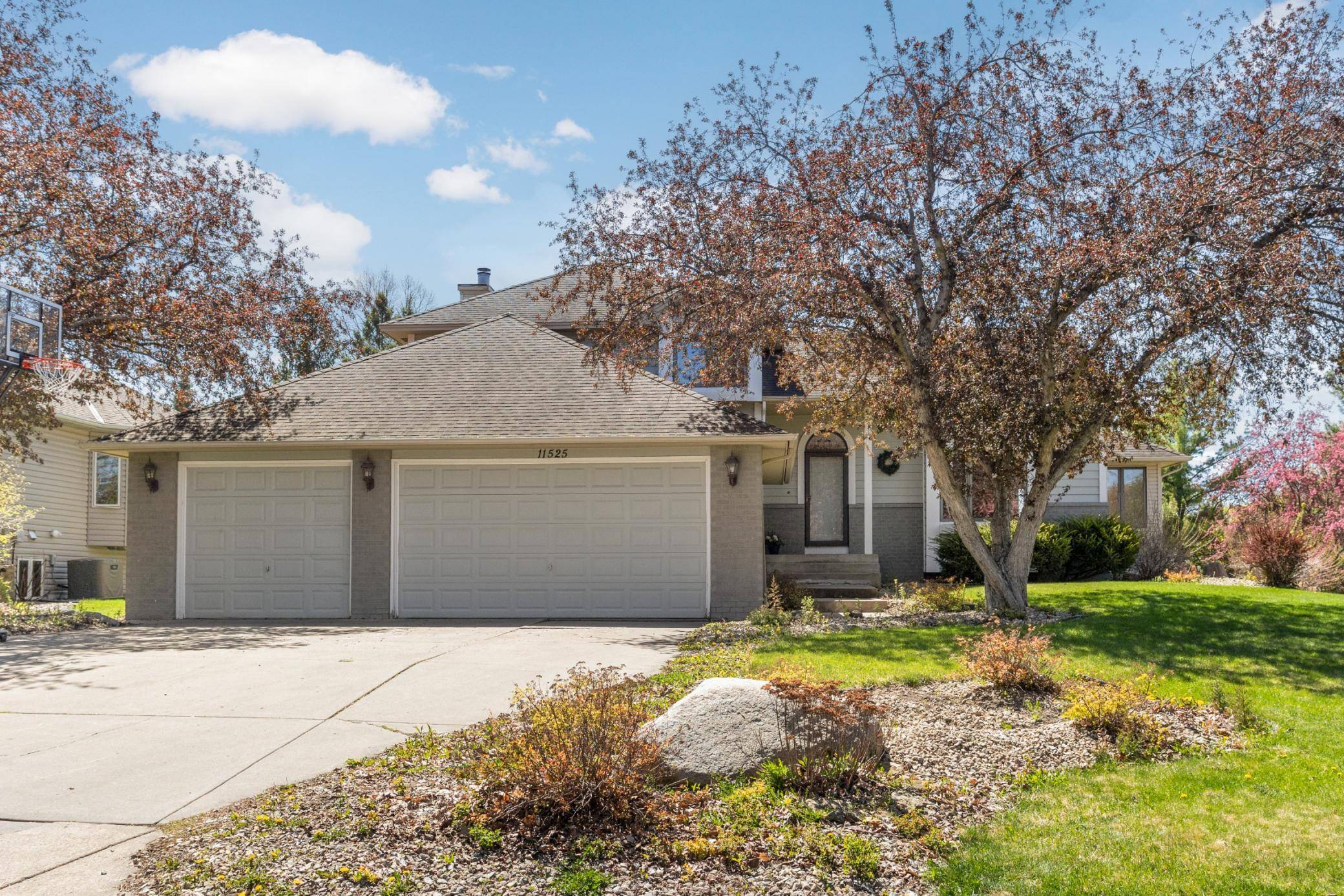 11525 Pondview CT, Champlin, MN 55316