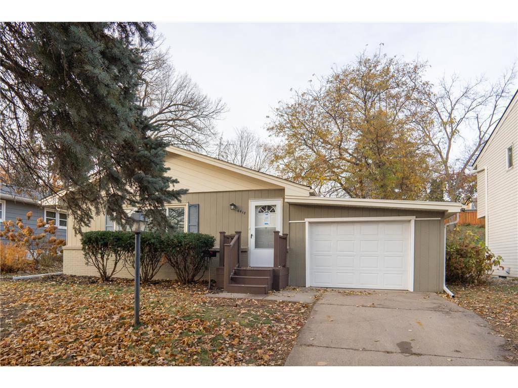 6418 Knoll St N, Golden Valley, MN 55427