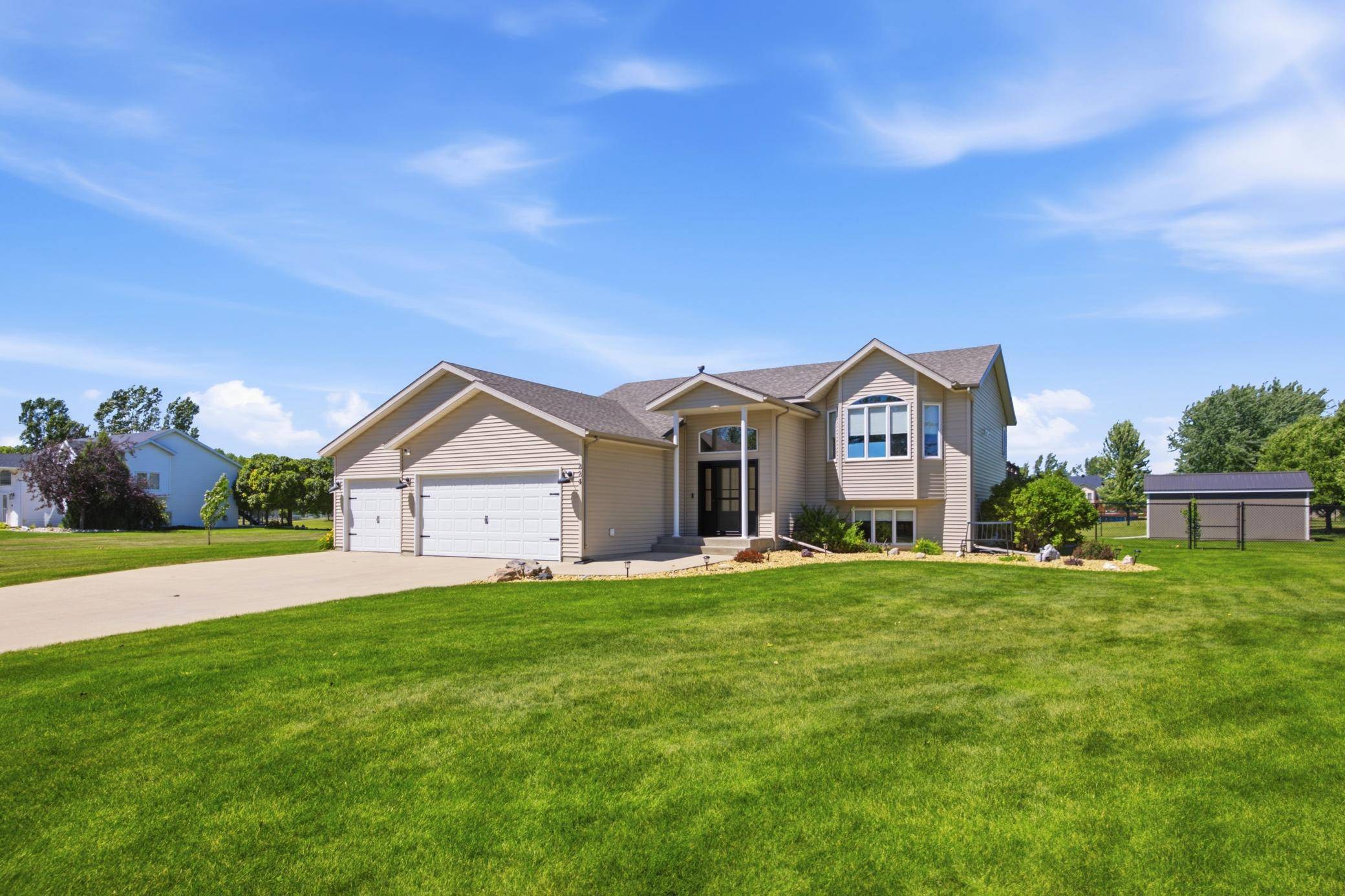 224 Chestnut DR, Horace, ND 58047