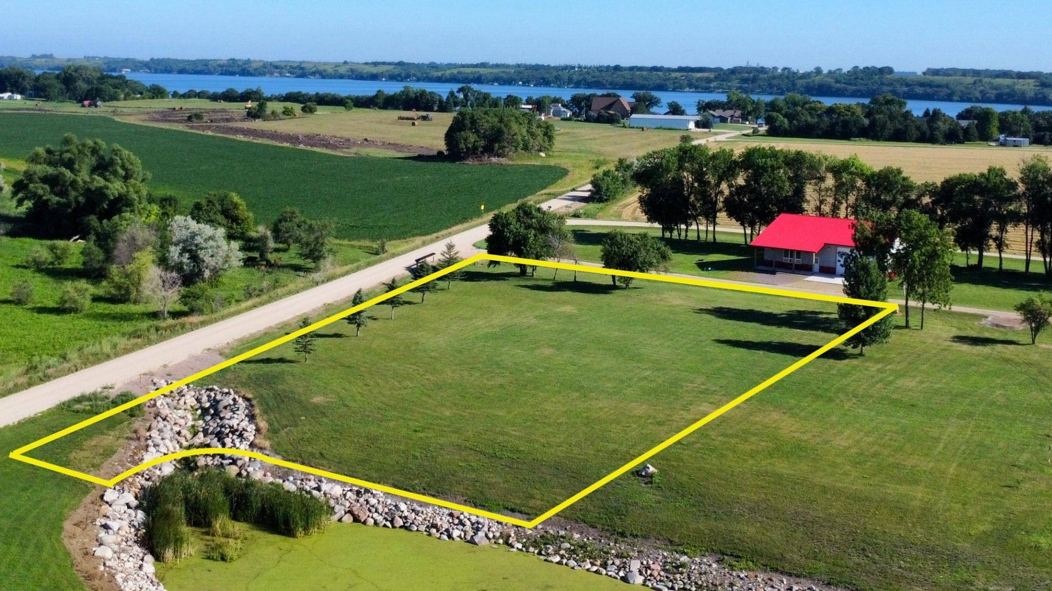48103 Grace LN, Big Stone City, SD 57216