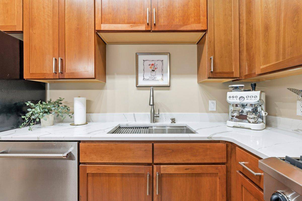 370 Marshall AVE #102, Saint Paul, MN 55102